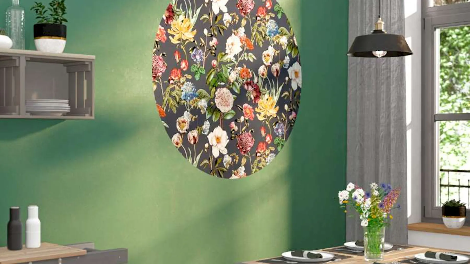 Ein Schlafzimmer mit Bett, über dem ein runder Kreis aus Vliestapete an die Wand geklebt wurde.