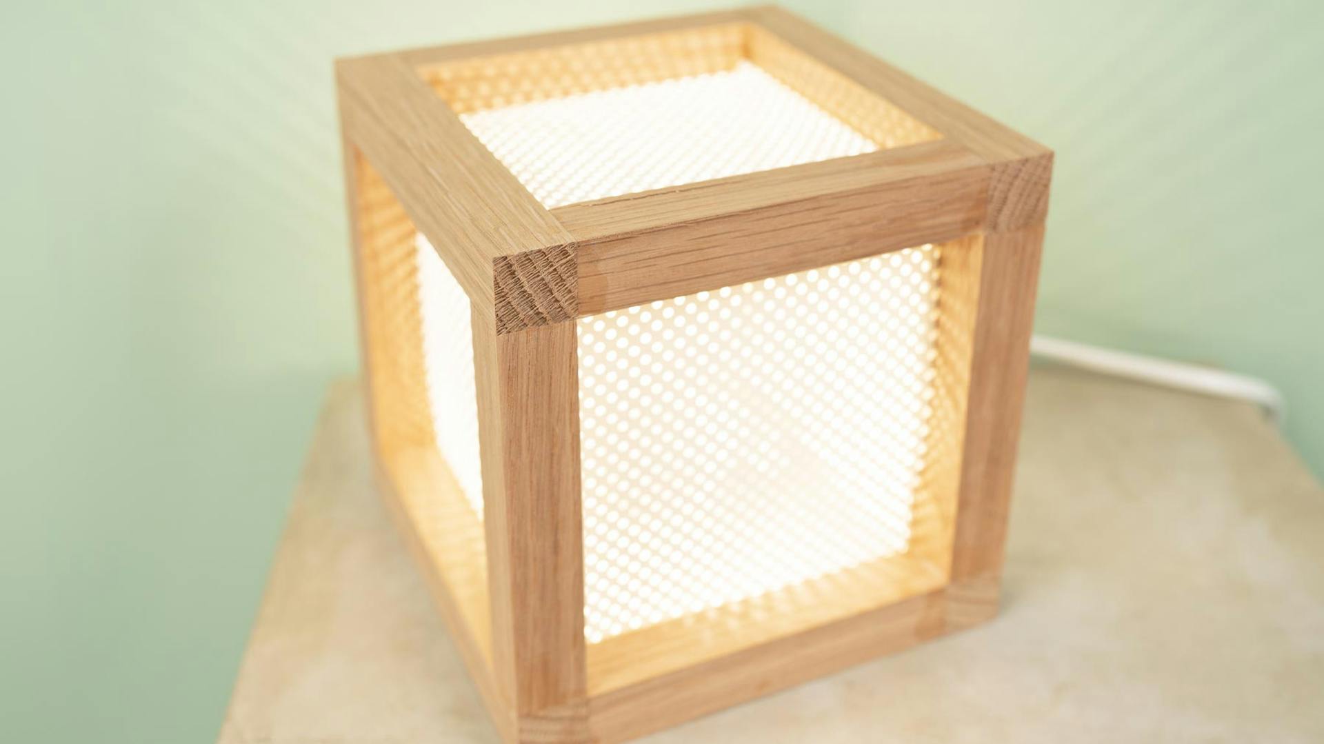 Tischlampe Ecki aus Holzleisten