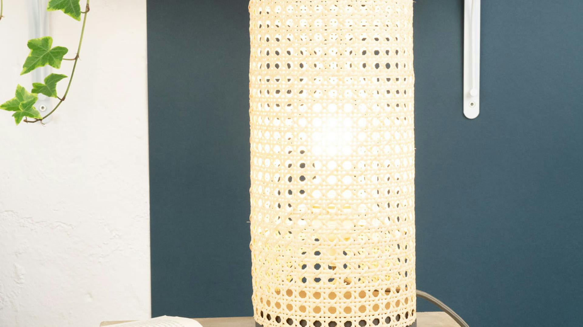 Tischlampe Maja mit Geflecht