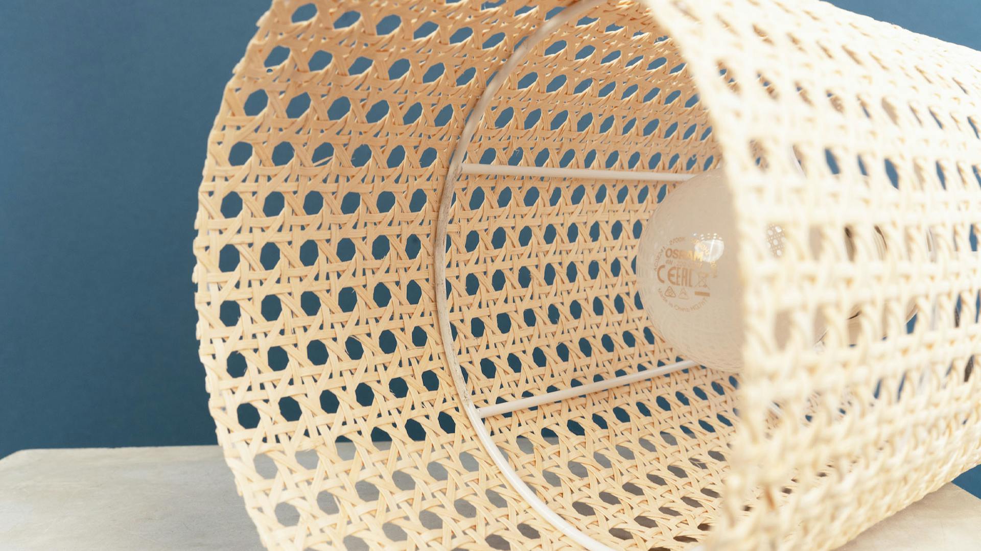 Tischlampe Maja mit Geflecht