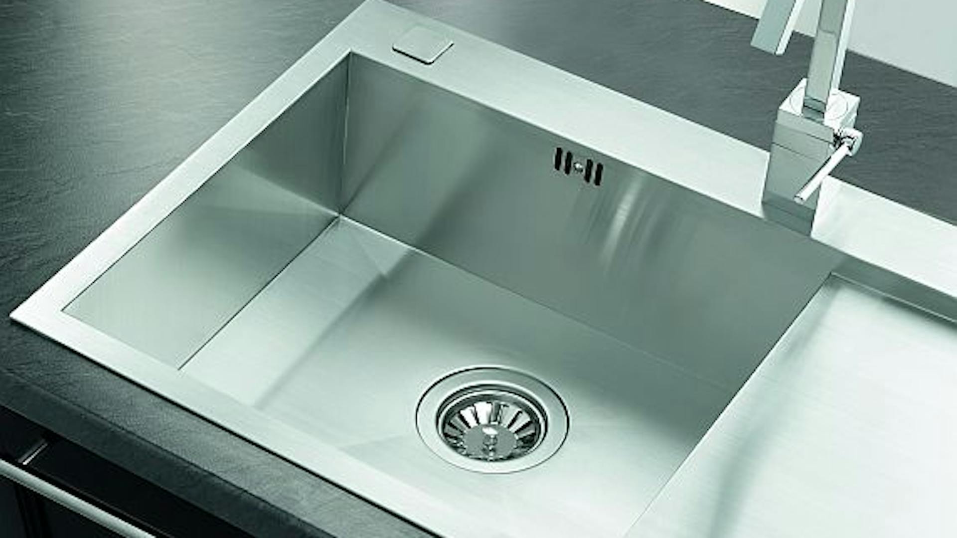 Hranatý drez z ušľachtilej ocele