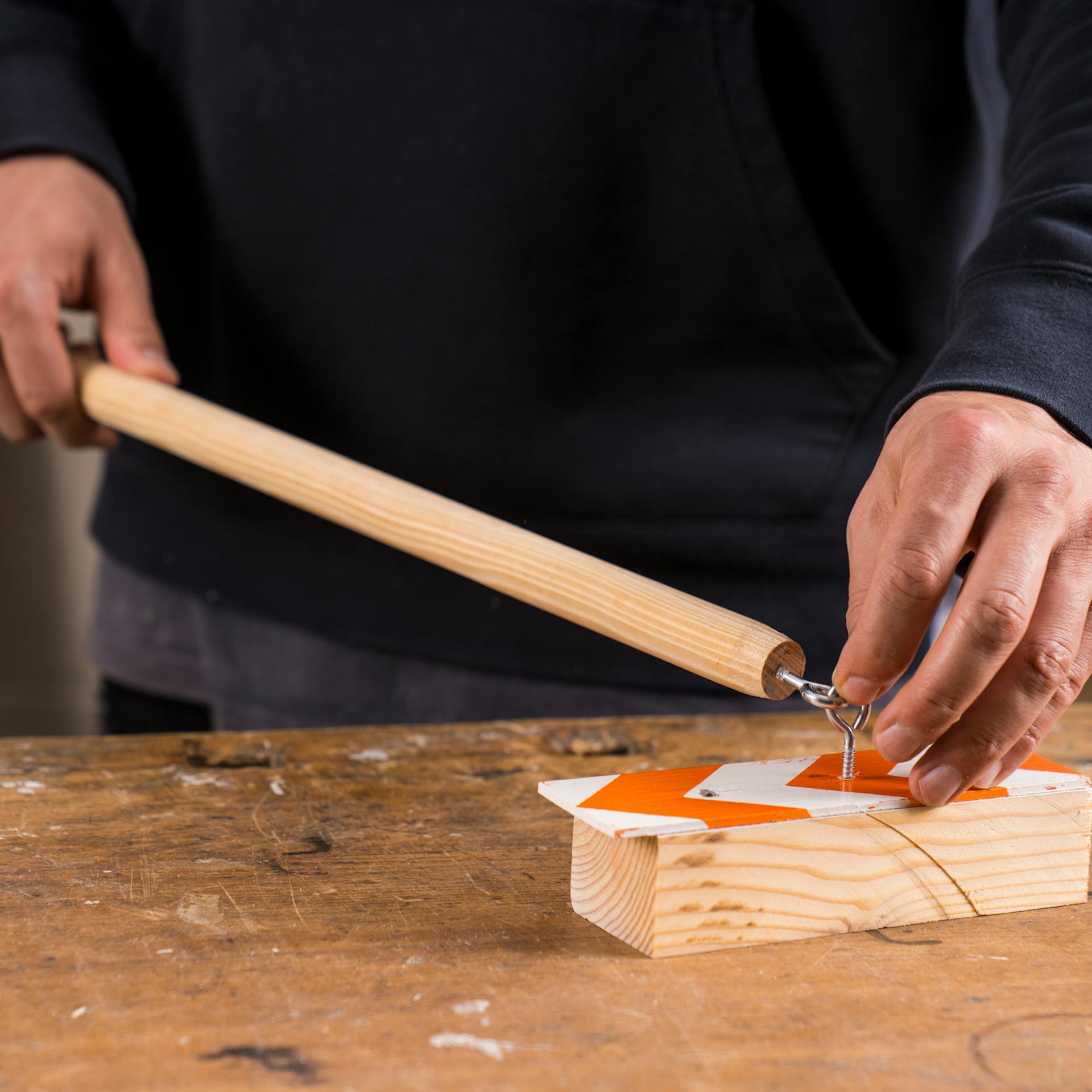 Očko sa dá ľahko pripevniť ku sklíčku ručne.