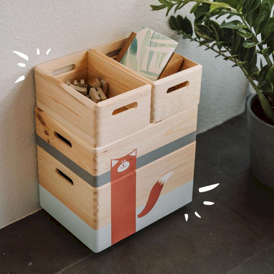 Eine DIY-Spielzeugkiste, auf der ein Fuchsmotiv ist
