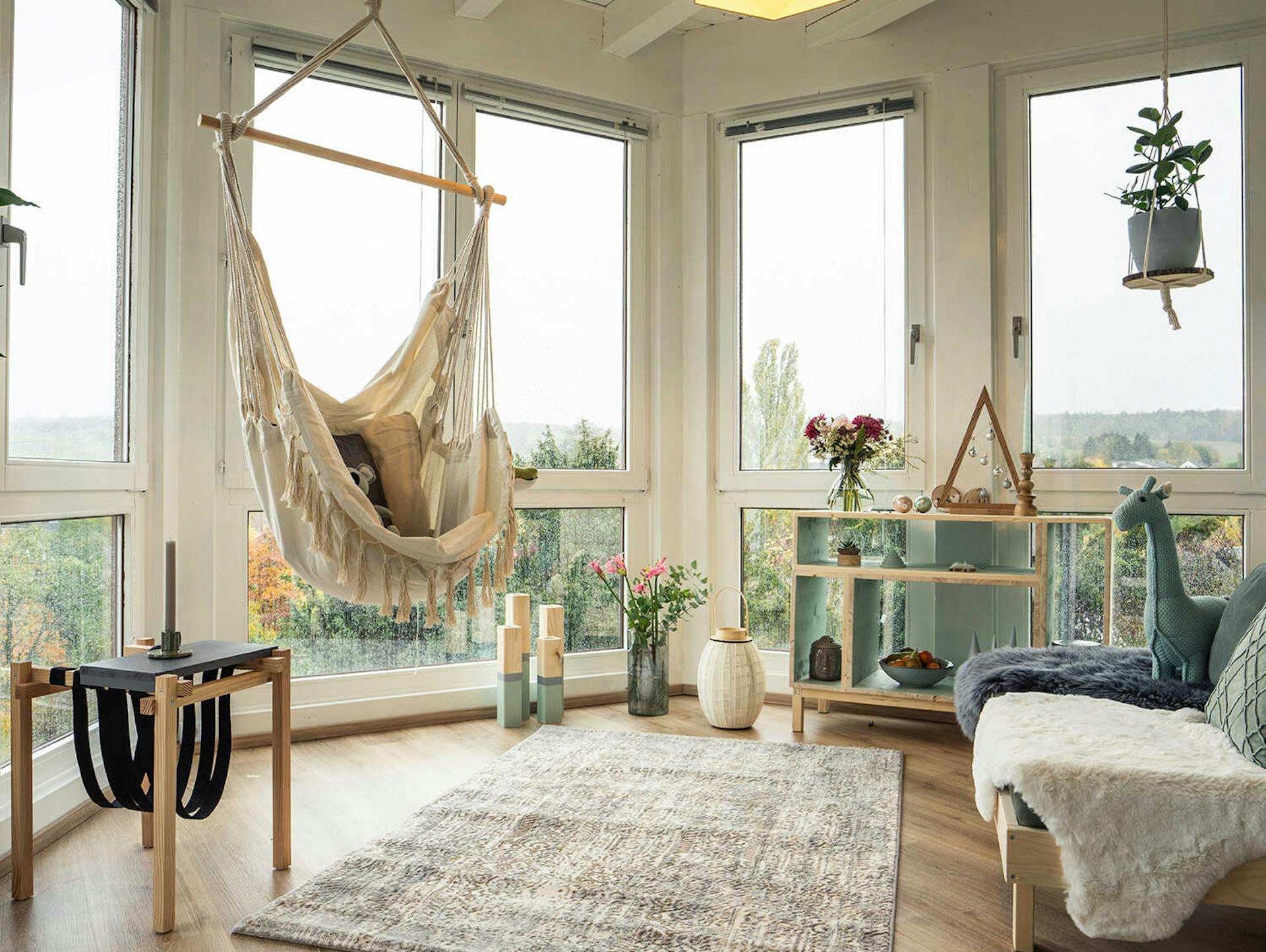 Roter Hochflorteppich