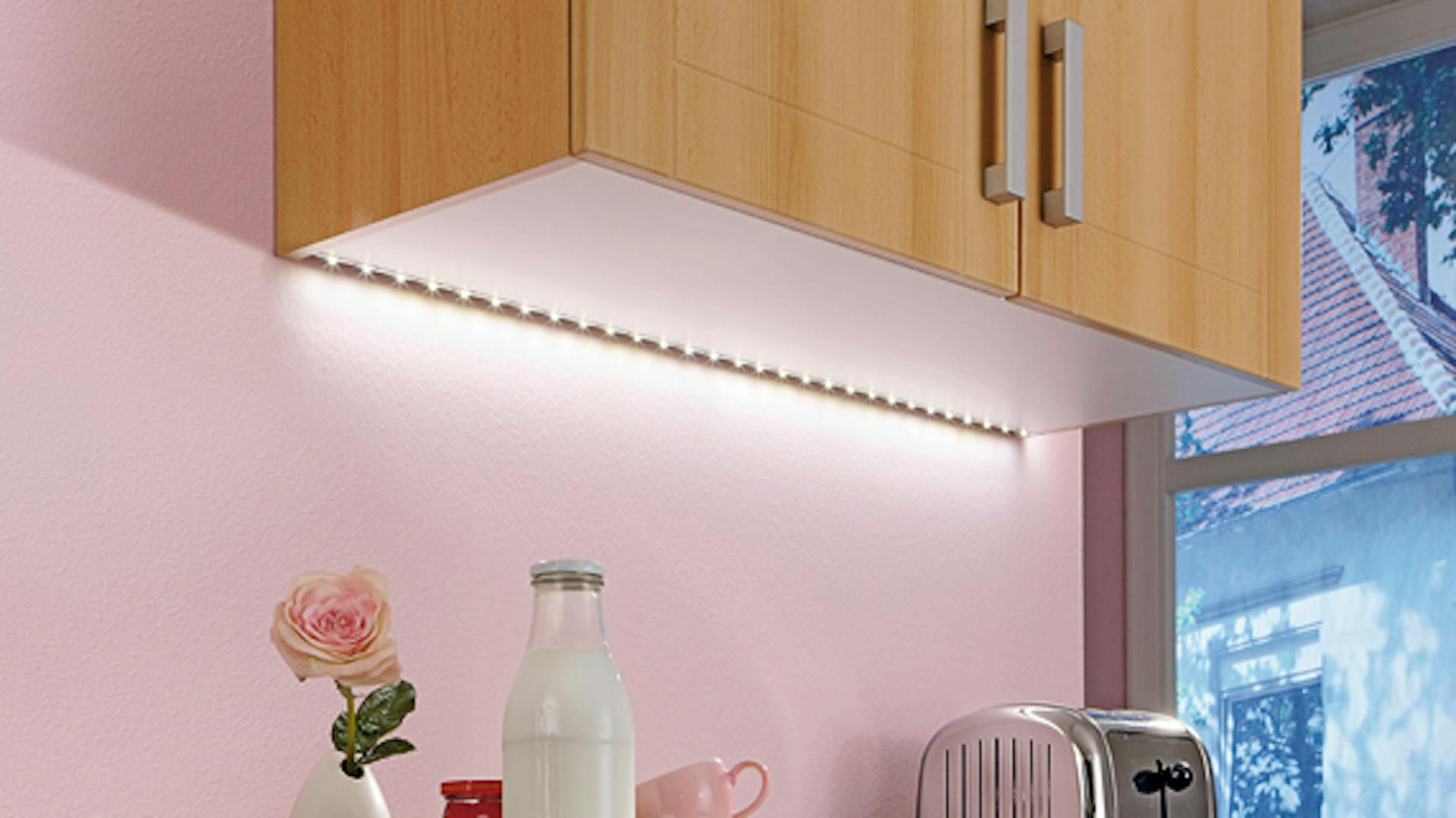 Küchenschrank mit Unterbauleuchte