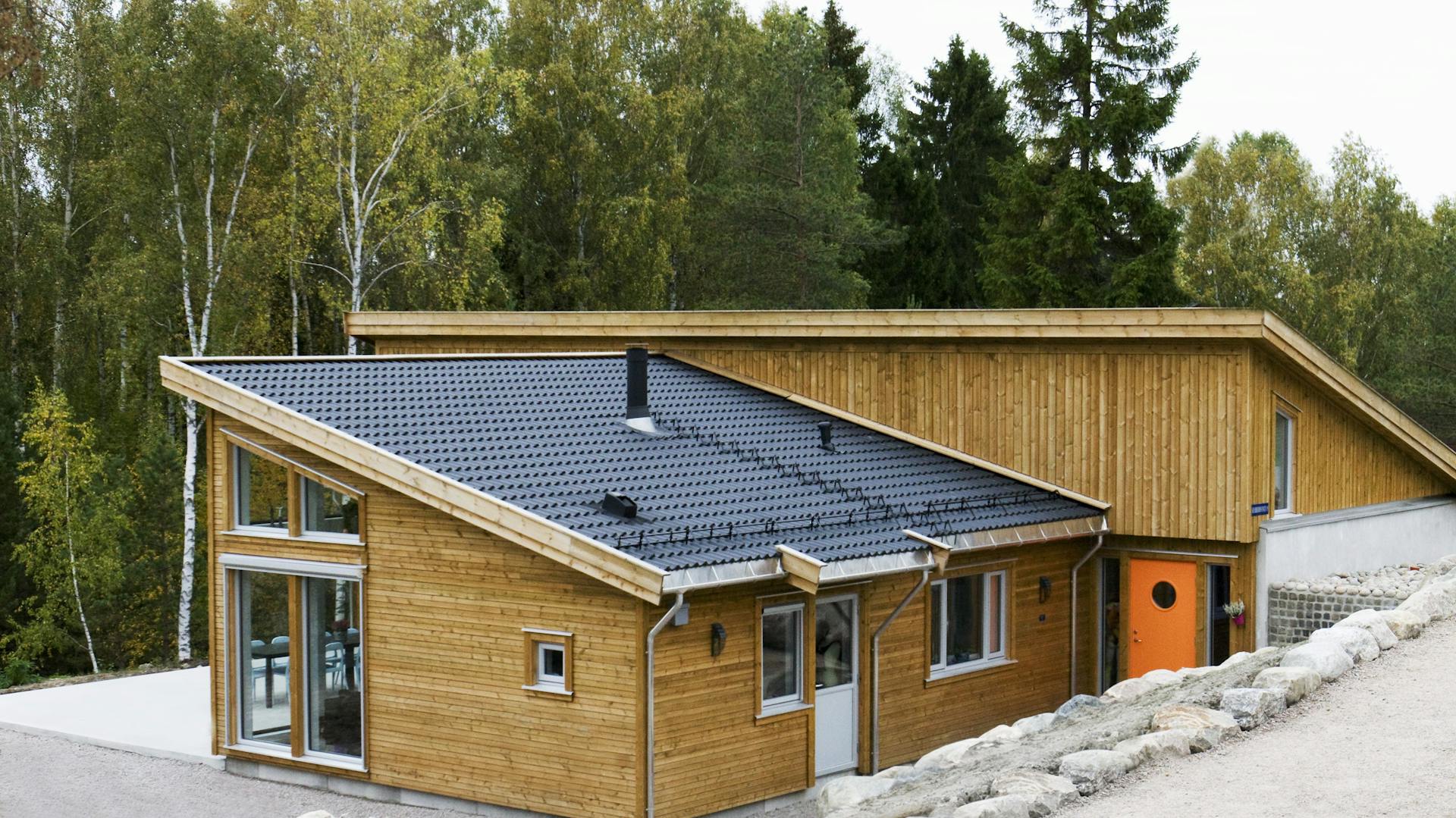 Holzhaus mit Pultdach