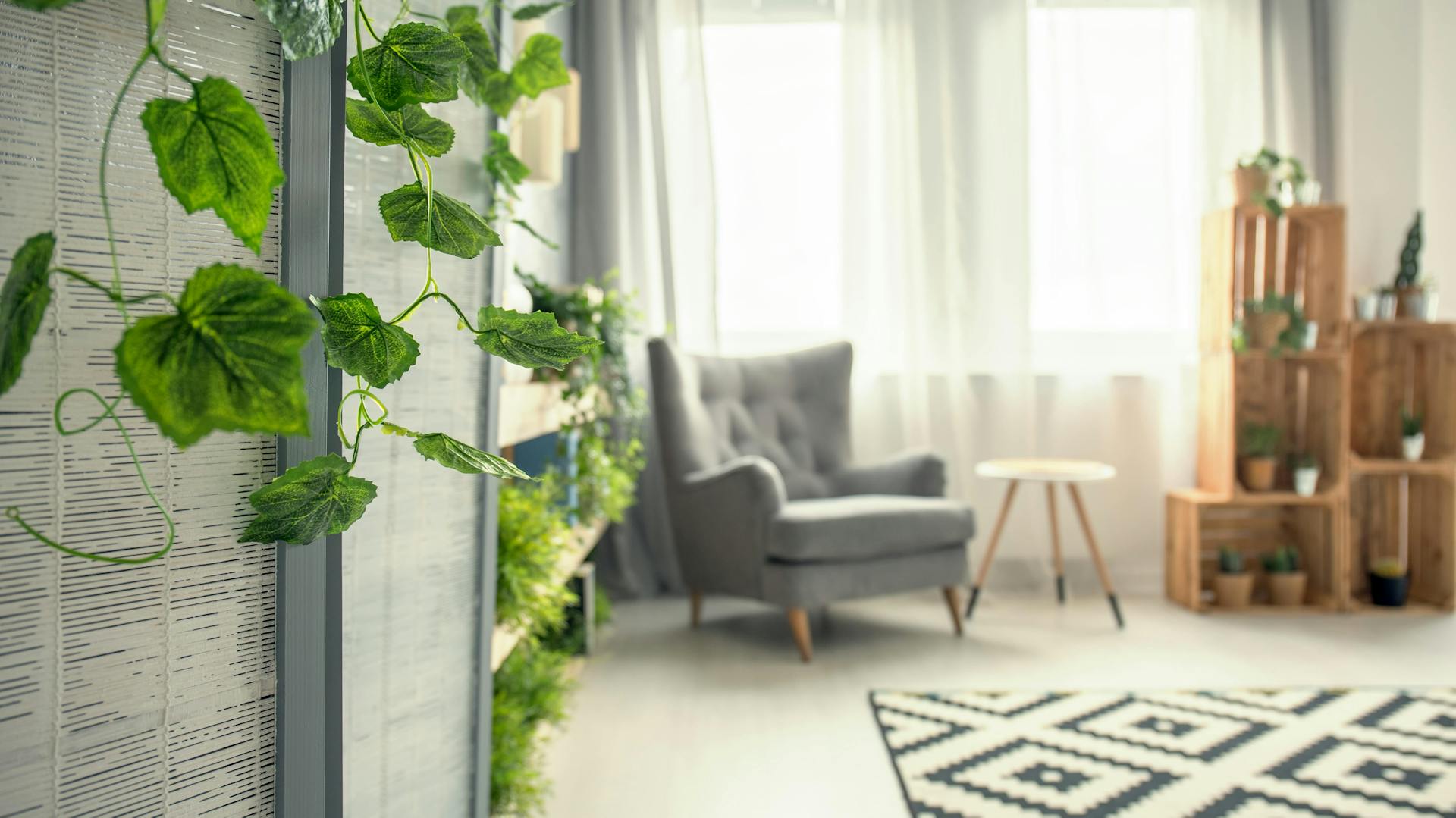 Paravent mit Kunstpflanze