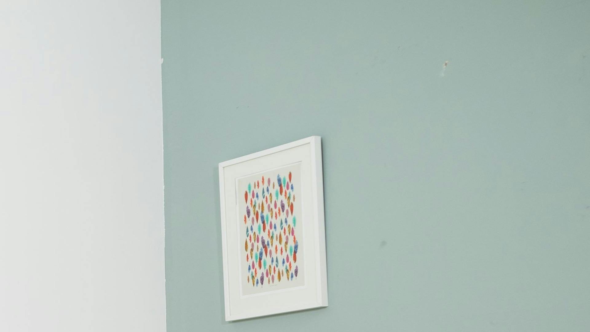 Regal mit Spielzeug im Kinderzimmer.