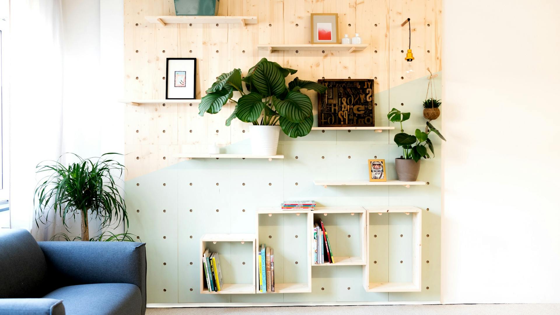 Regalwand Peggy von OBI.