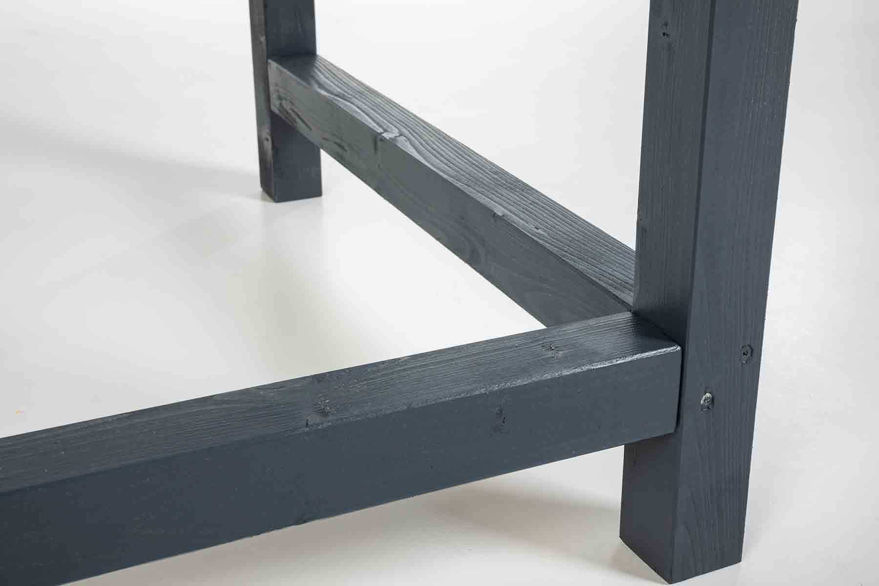 Nahaufnahme Unterkonstruktion von Schreibtisch Egon