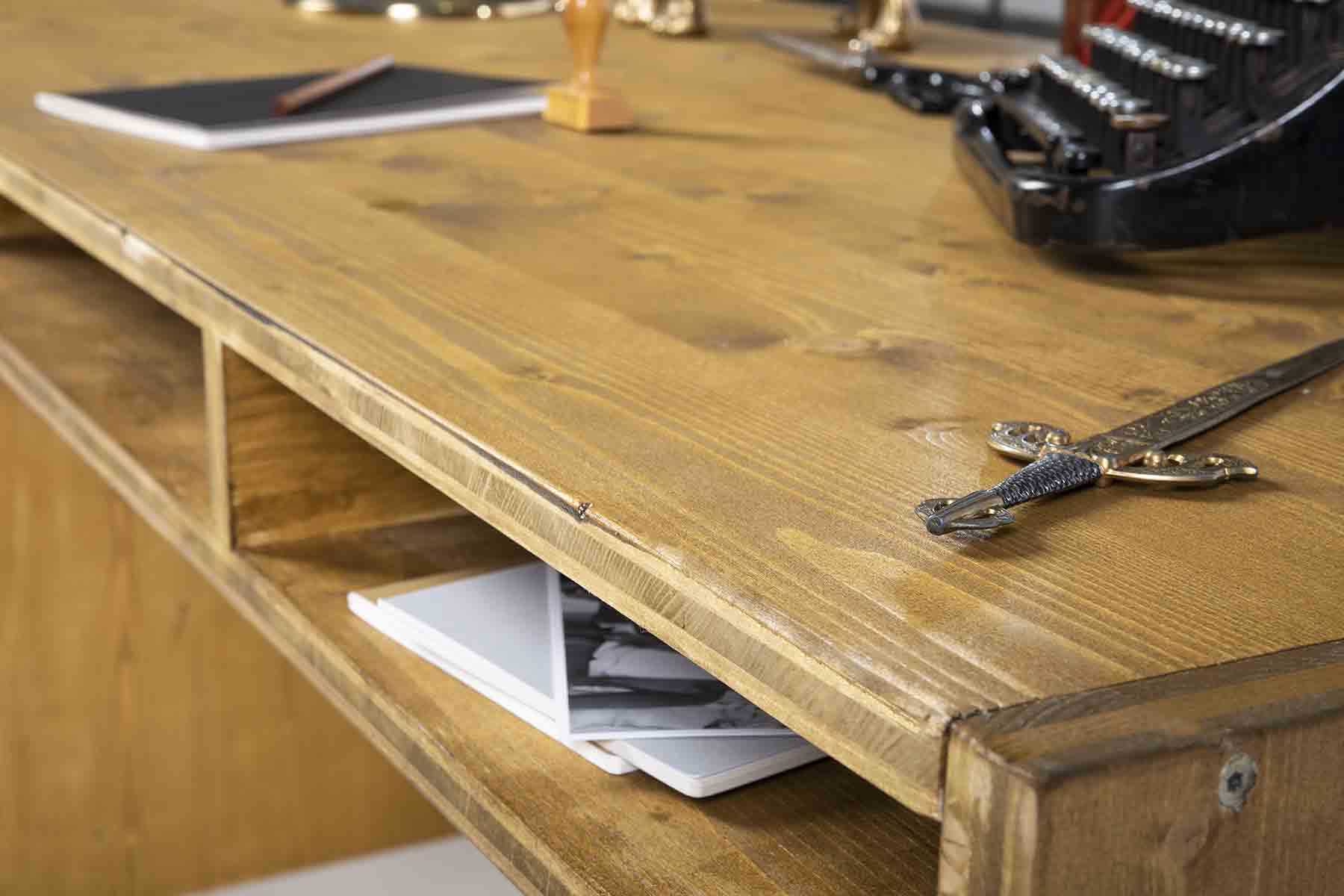 Detail Schreibtisch Otto