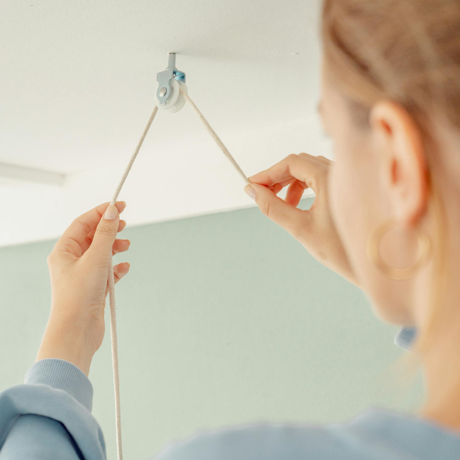 Seile durch die Rollen fädeln