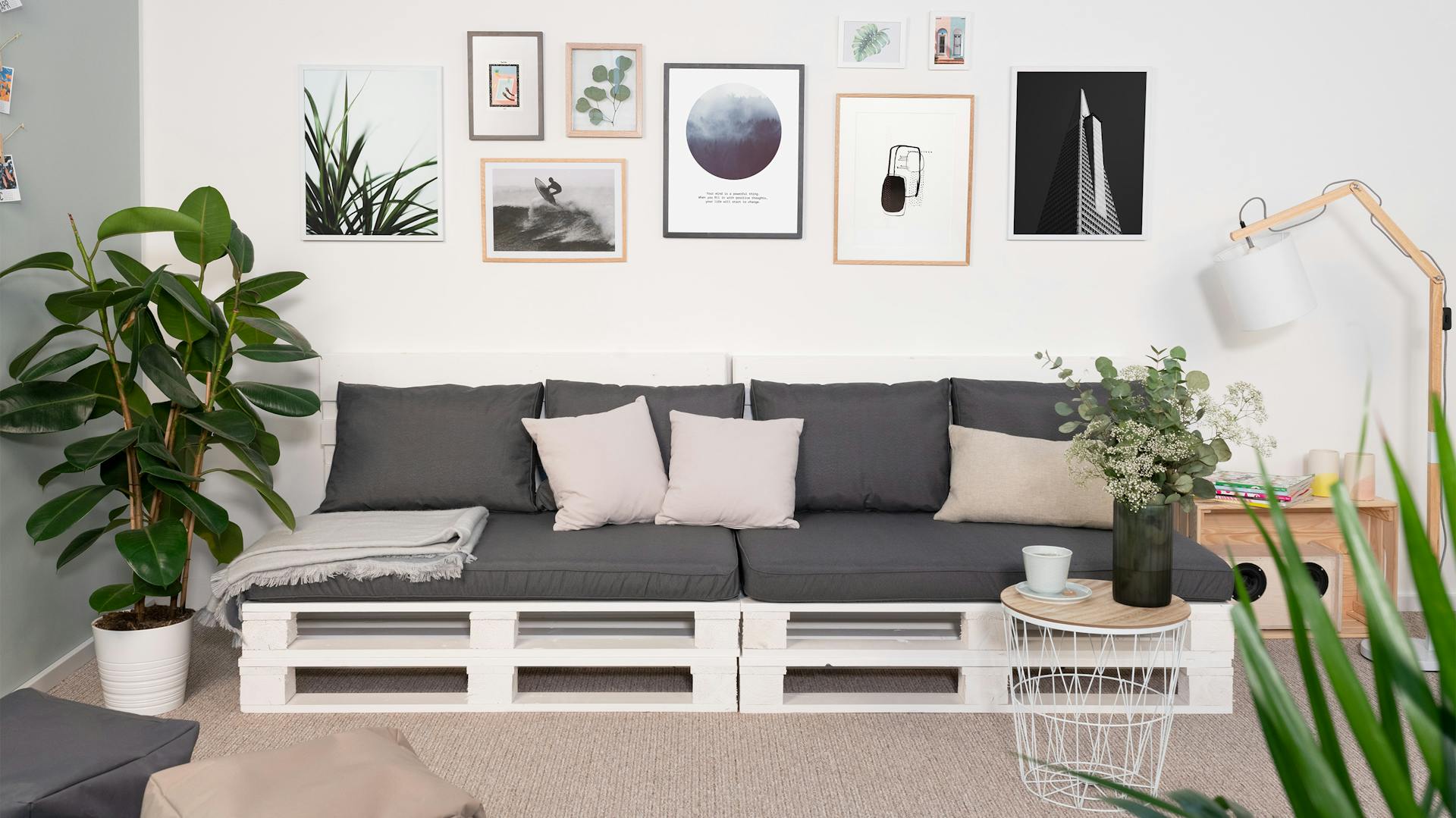 Selbstgebaute Couch aus Paletten