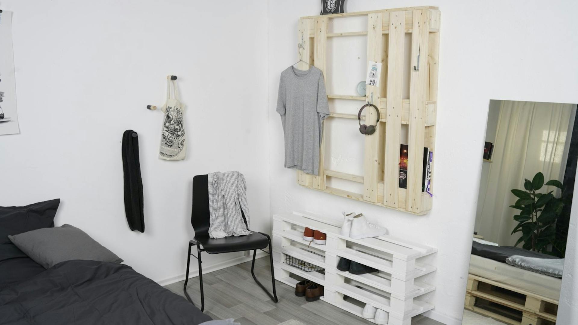 Garderobe aus Paletten zum Aufhängen