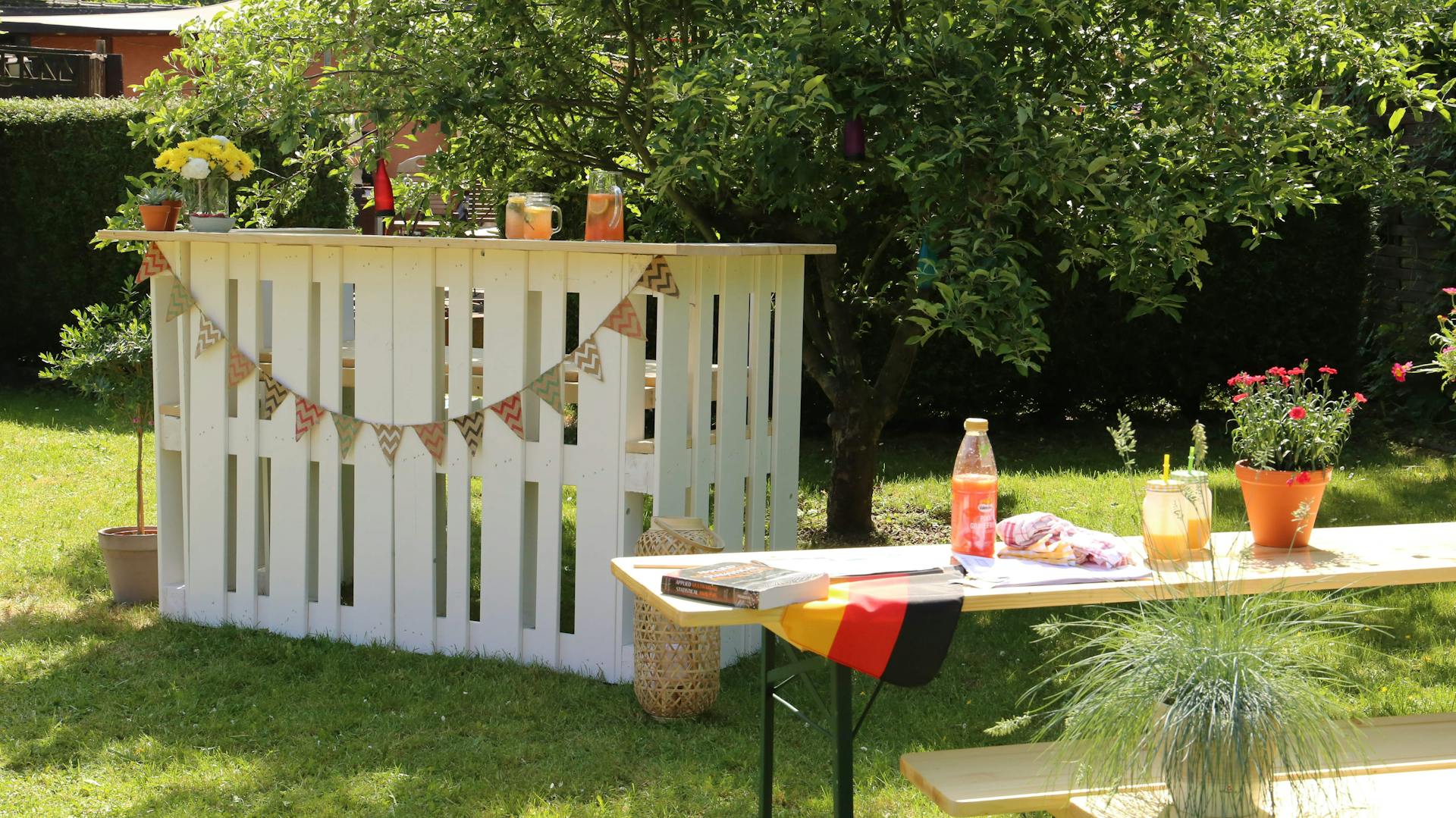 Theke aus Paletten für den Garten