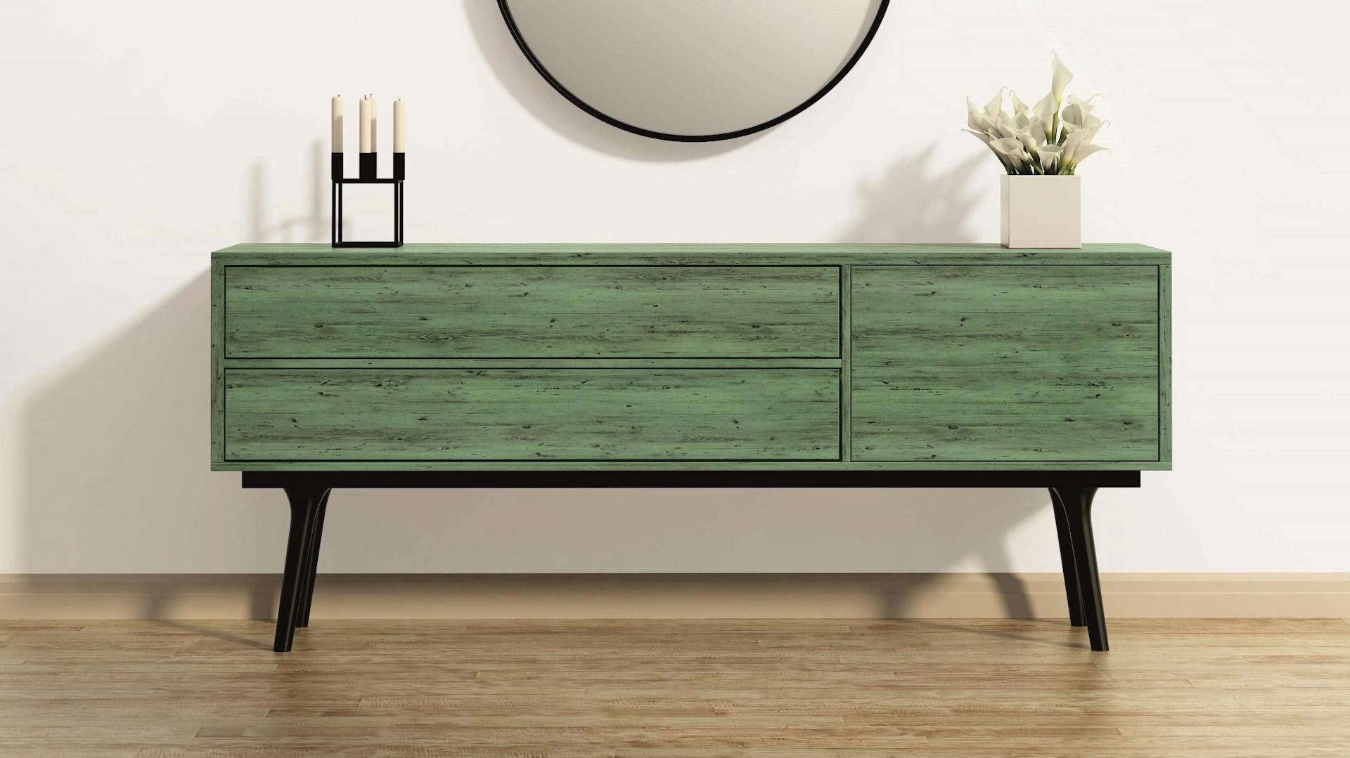 DIY Shabby-Chic-Sideboard mit grüner Kreidefarbe und Deko vor heller Wand mit Spiegel