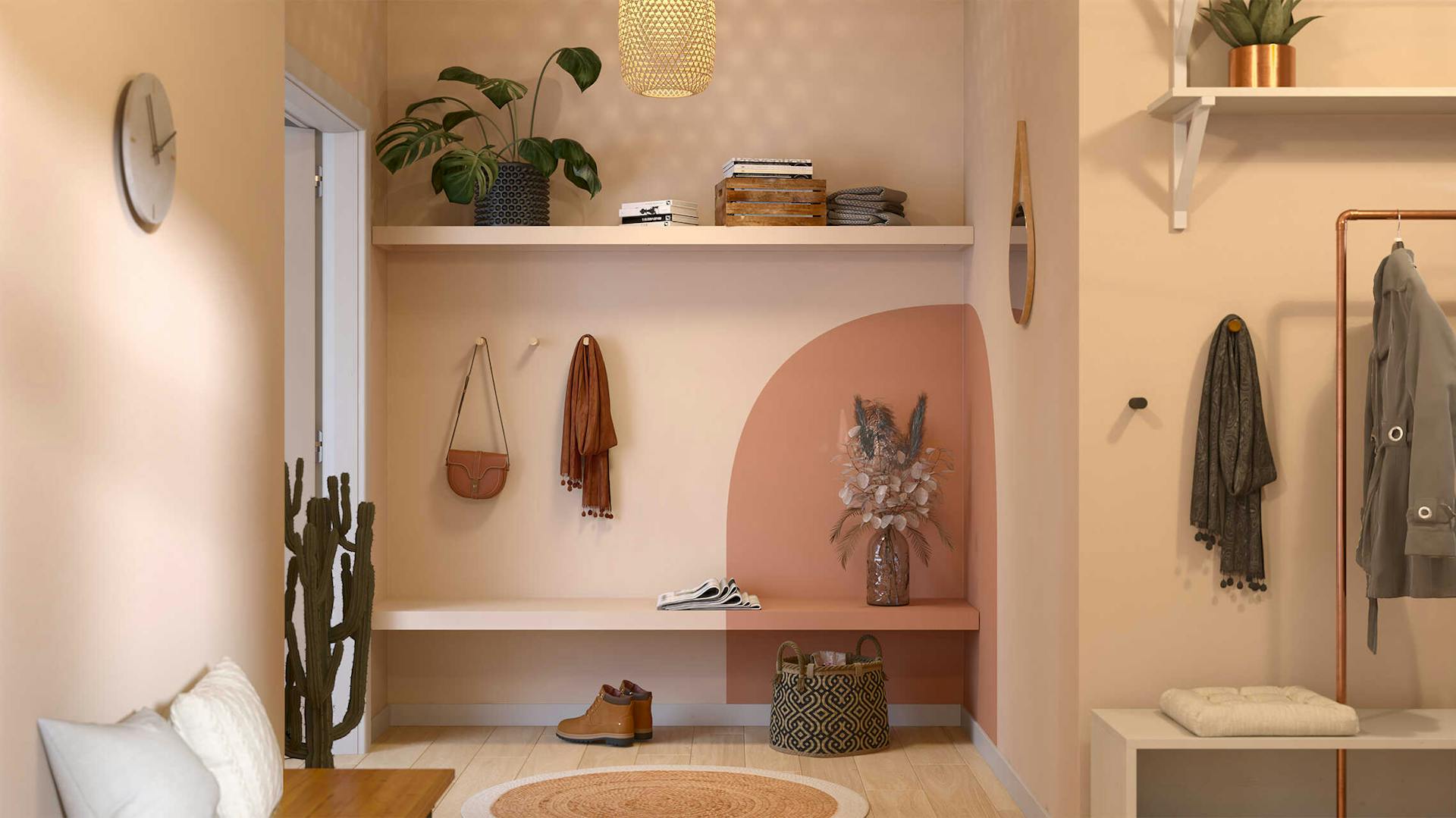 Ein Flur in warmem Beige und einer orangen Farbfläche in der Ecke, nutzt eine an der Wand angebrachten Holzplatte als Stauraum.