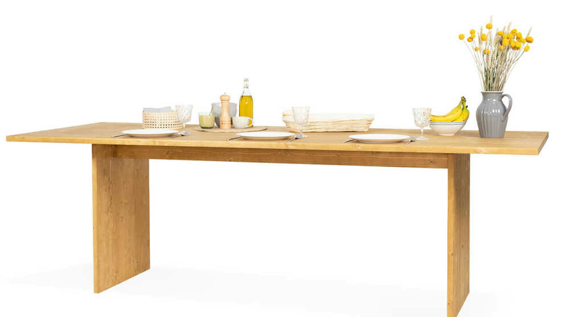 Tisch August in Natur