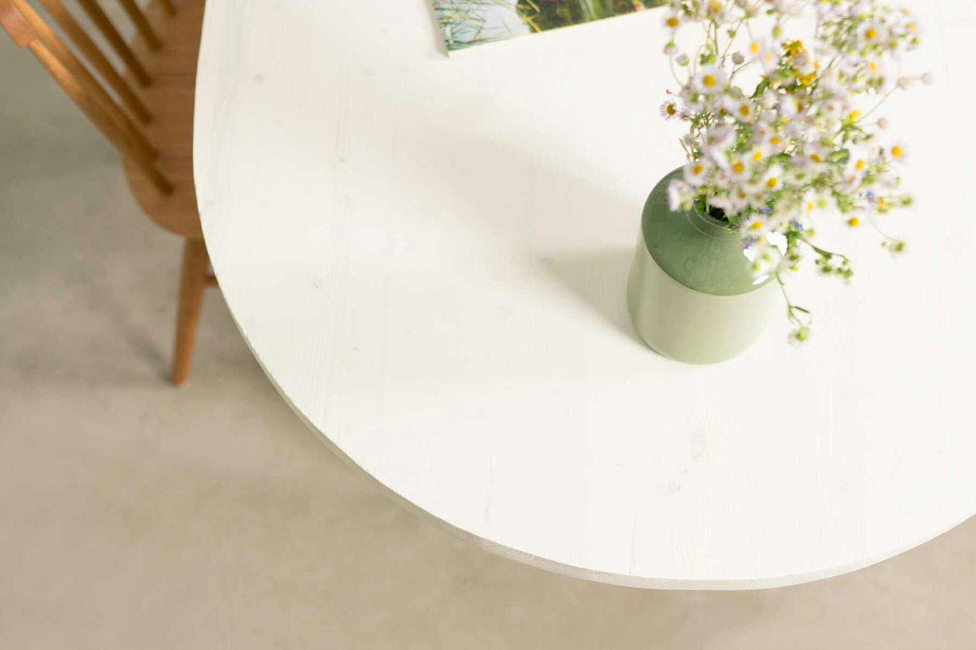 Tisch Clemens in weiß Detailansicht Runde Tischplatte