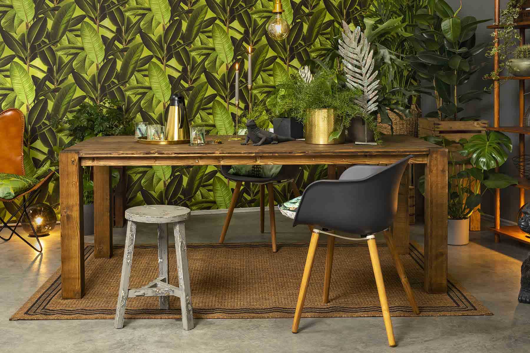 Tisch Maren in Jungle-Style-Umgebung