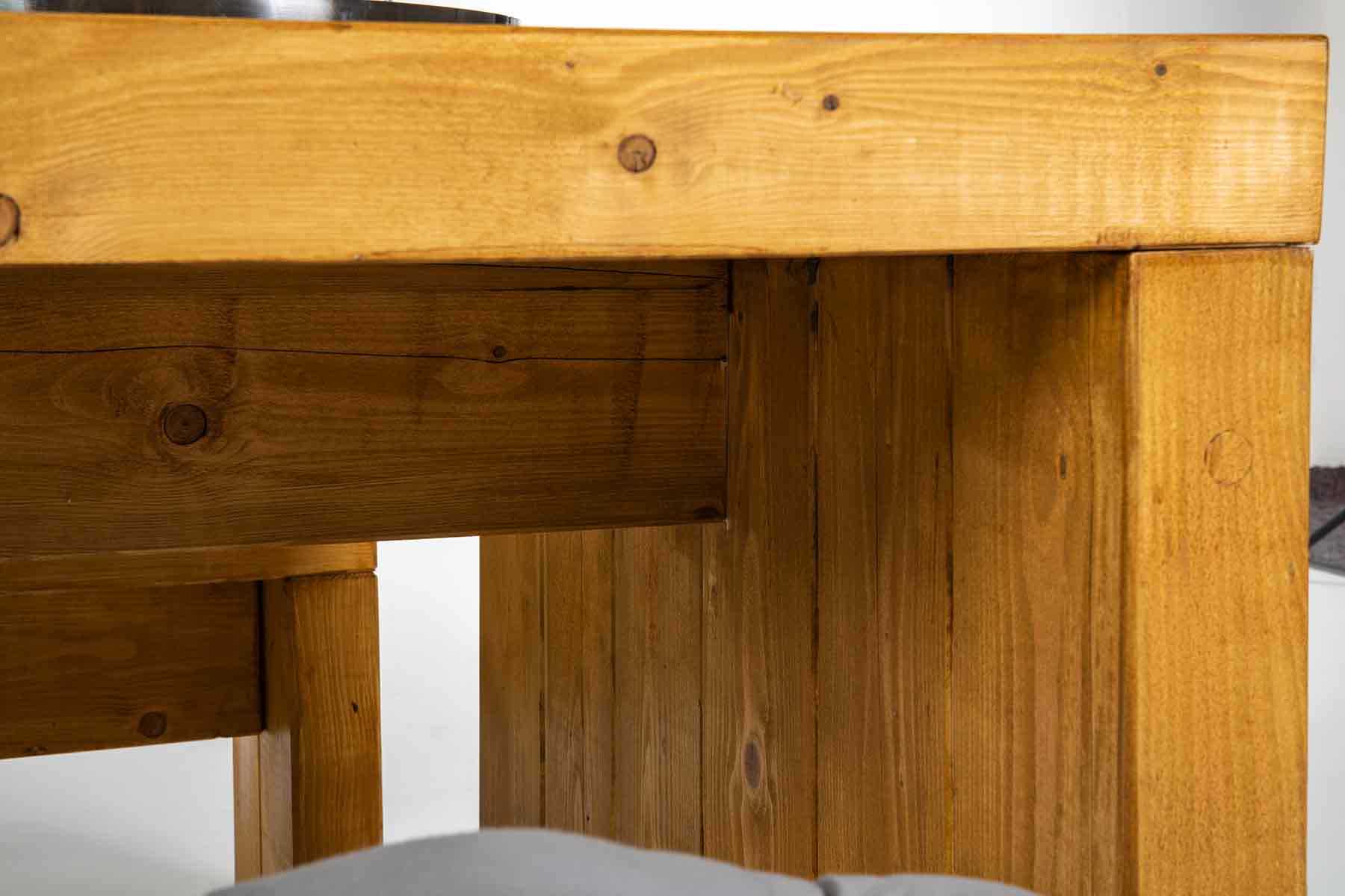 Tisch Bruno Detailaufnahme Eckverbindung