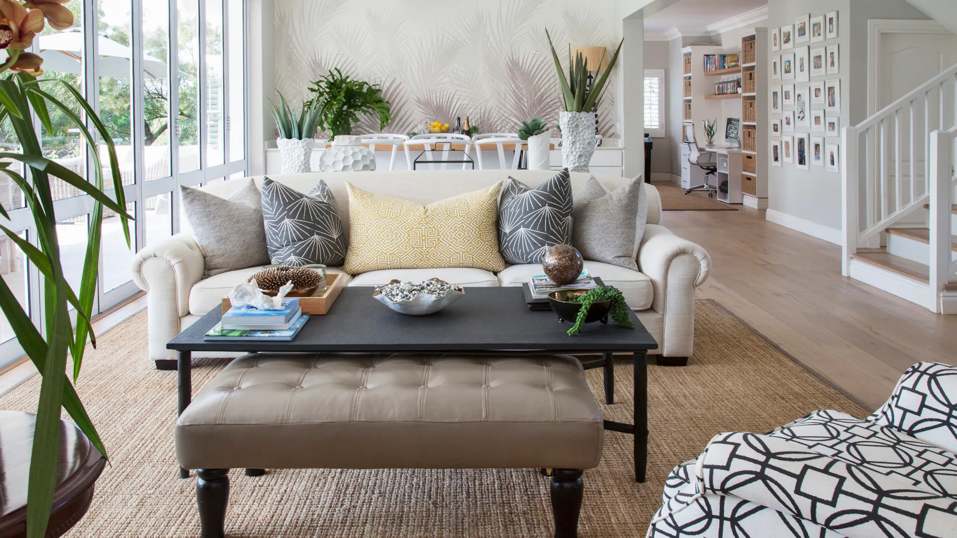 Wohnzimmer mit offener Sitzecke