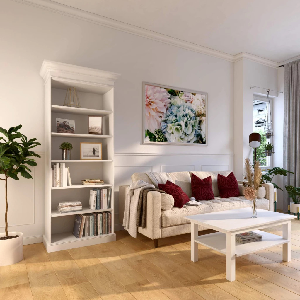 Ein Wohnzimmer mit weißen Möbeln. Ikea Regal Billy wurde im Landhausstil verschönert.