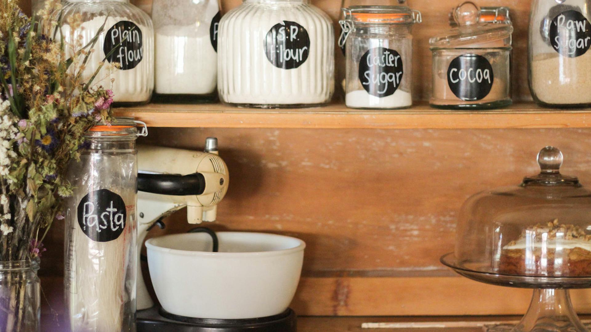 Ordentlich eingerichtete Vorratskammer