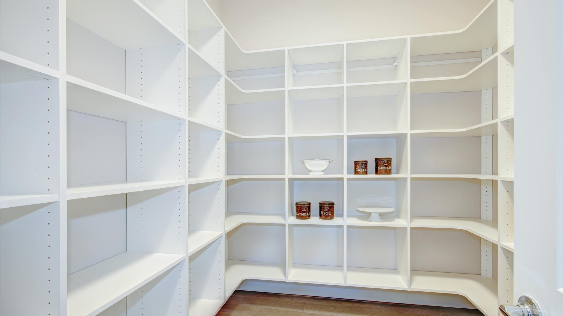 Vybavenie špajze policami