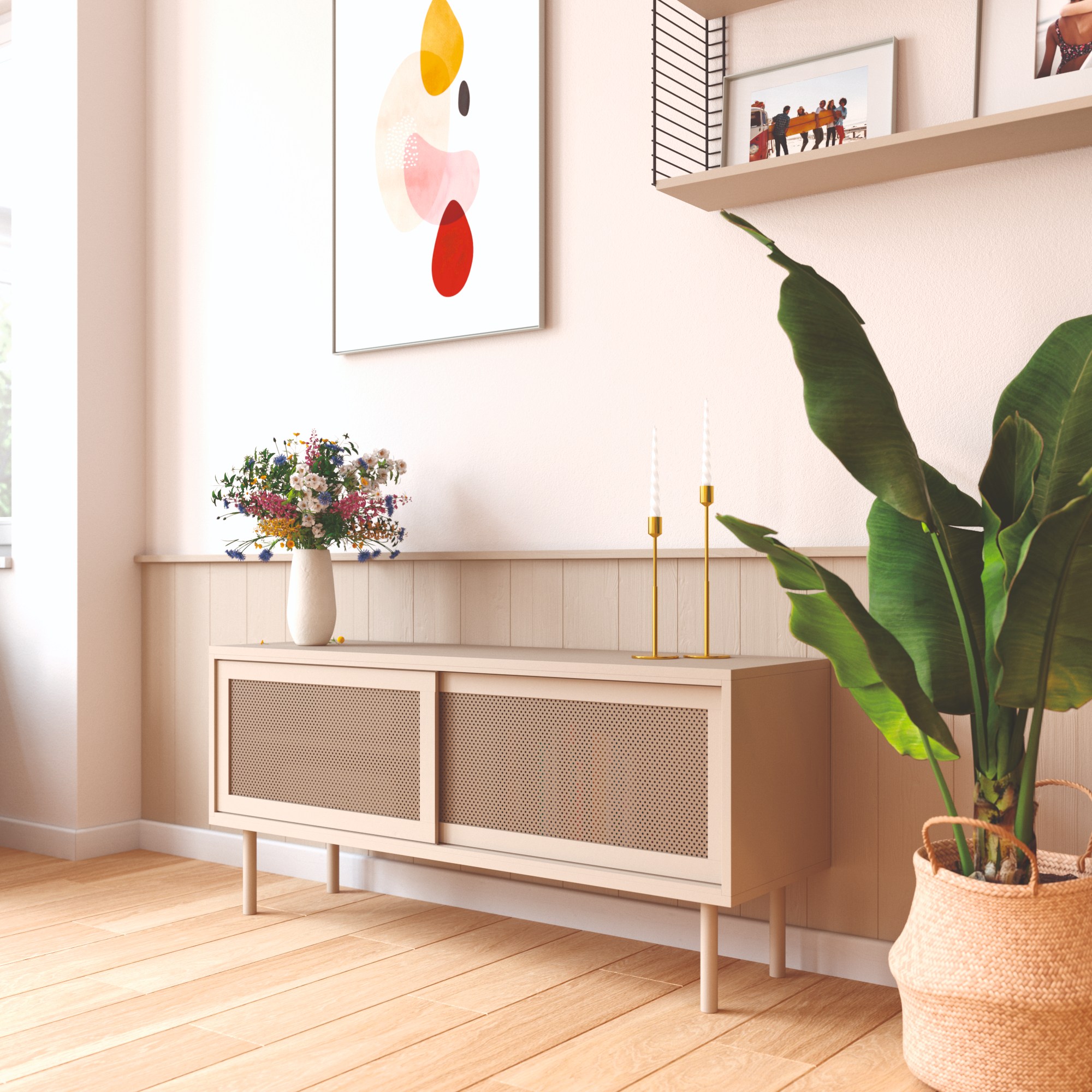 Sideboard vor Wand in stimmigem Kaschmirbeige