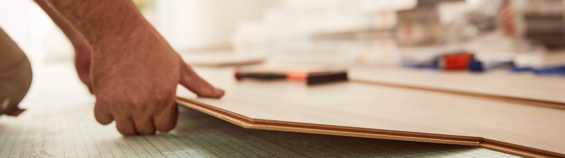 Boden von Experten verlegen lassen