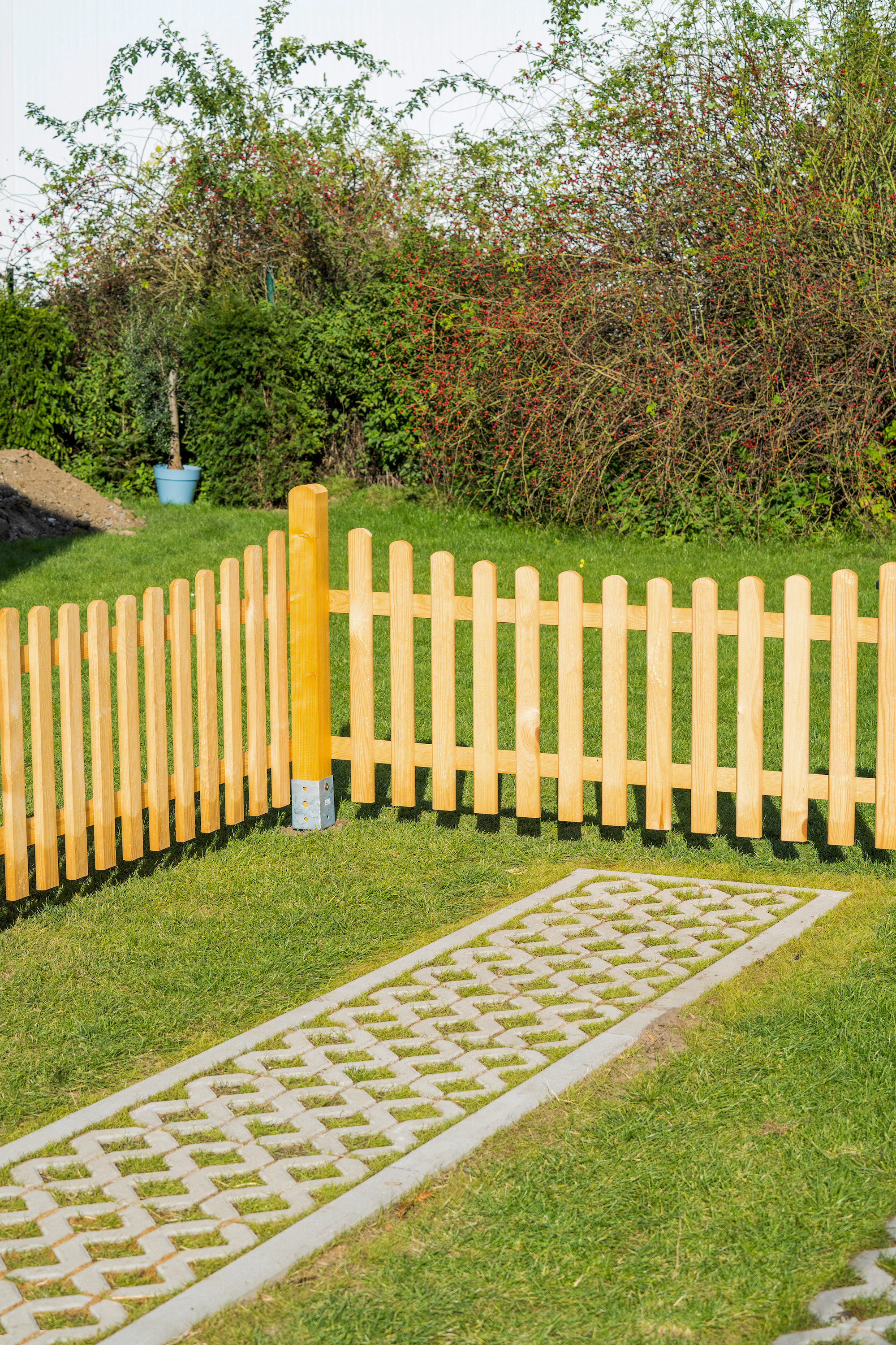 Holzzaun lackieren Schritt für Schritt OBI