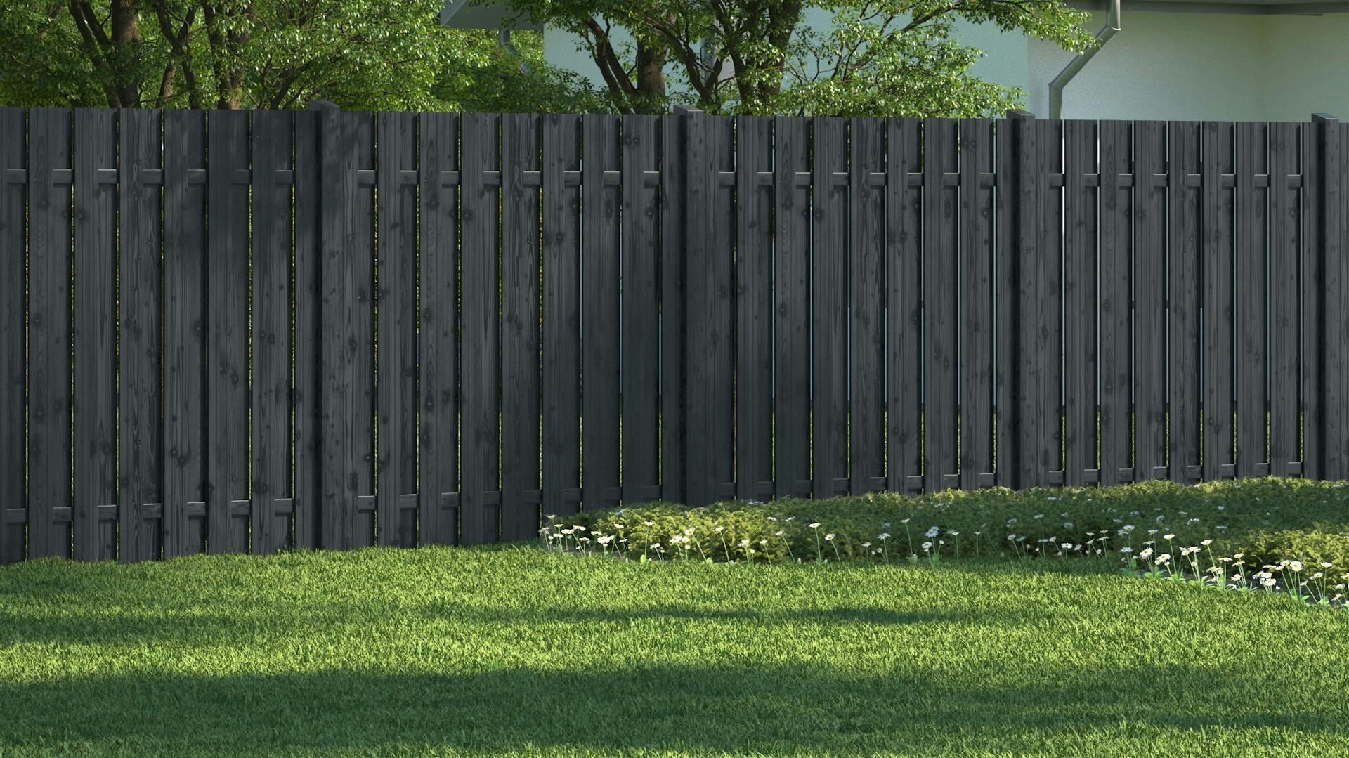 Sichtschutzzaun aus Holz in Anthrazit.