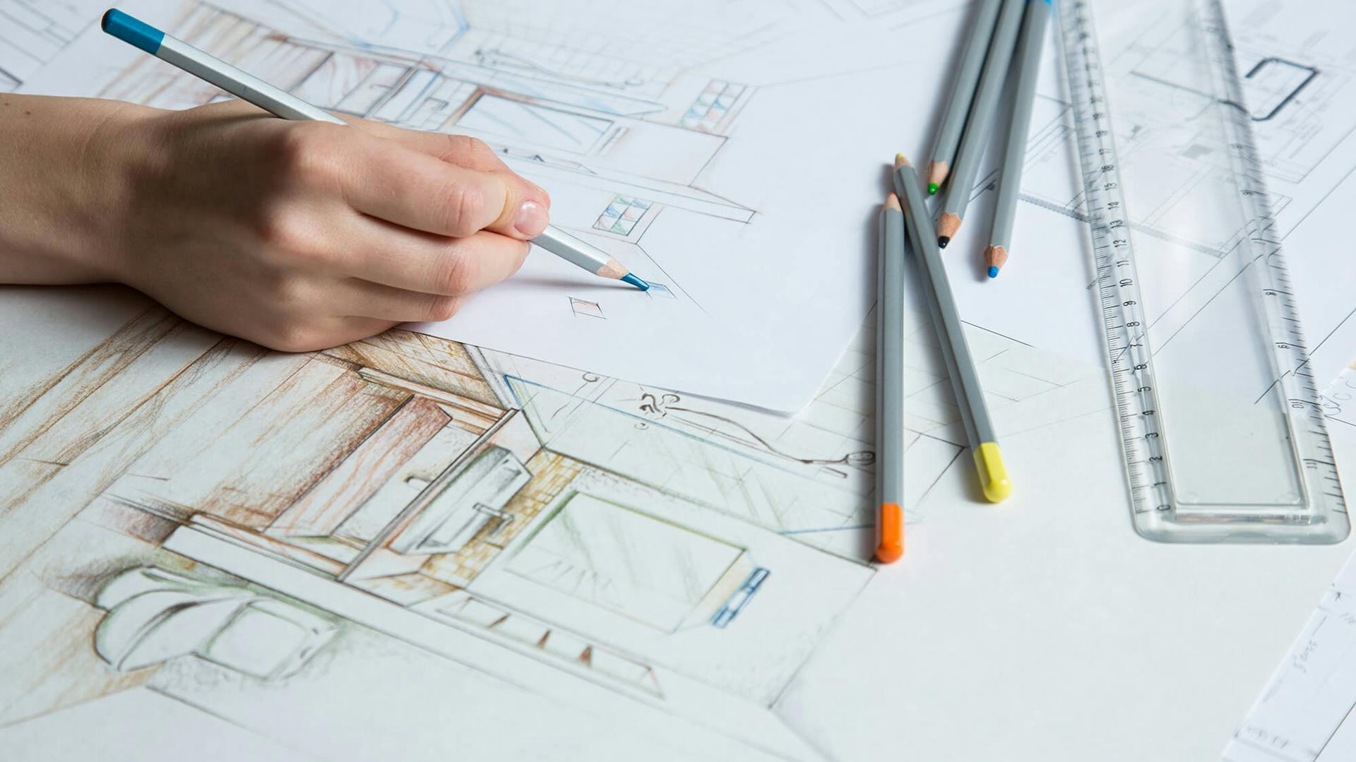 Person zeichnet eine Skizze von einem Badezimmer.