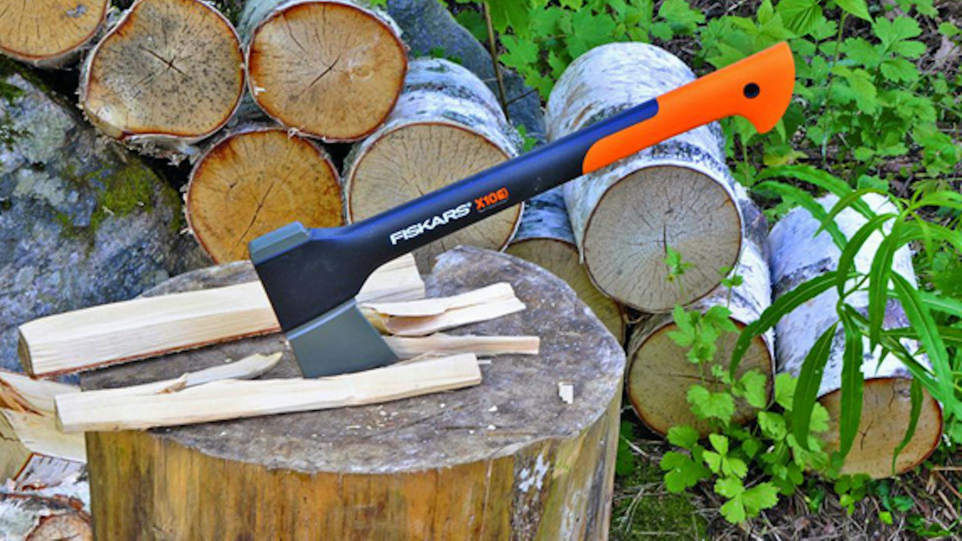 Egy tuskóba ütött balta