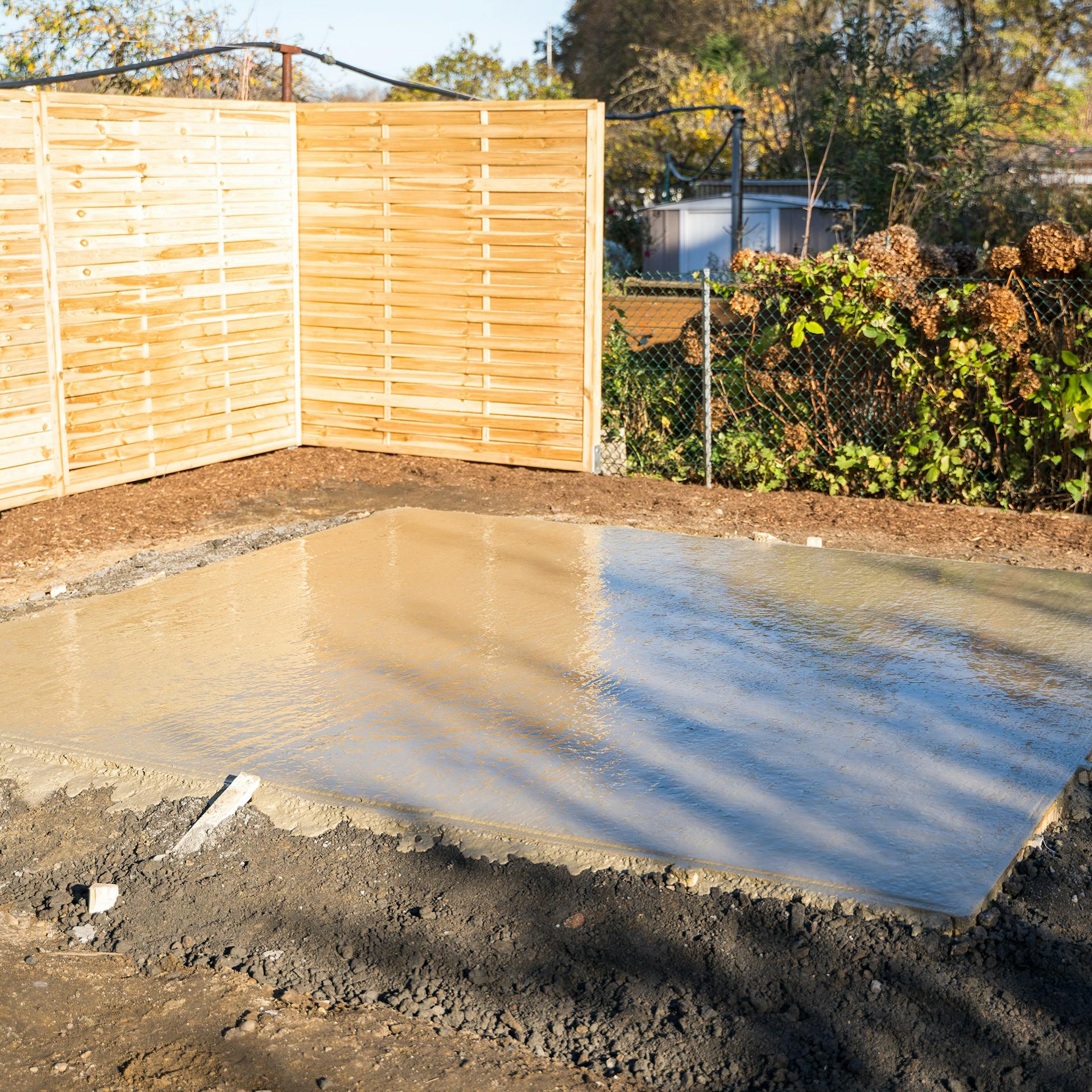 Ein frisch gegossenes Fundament.