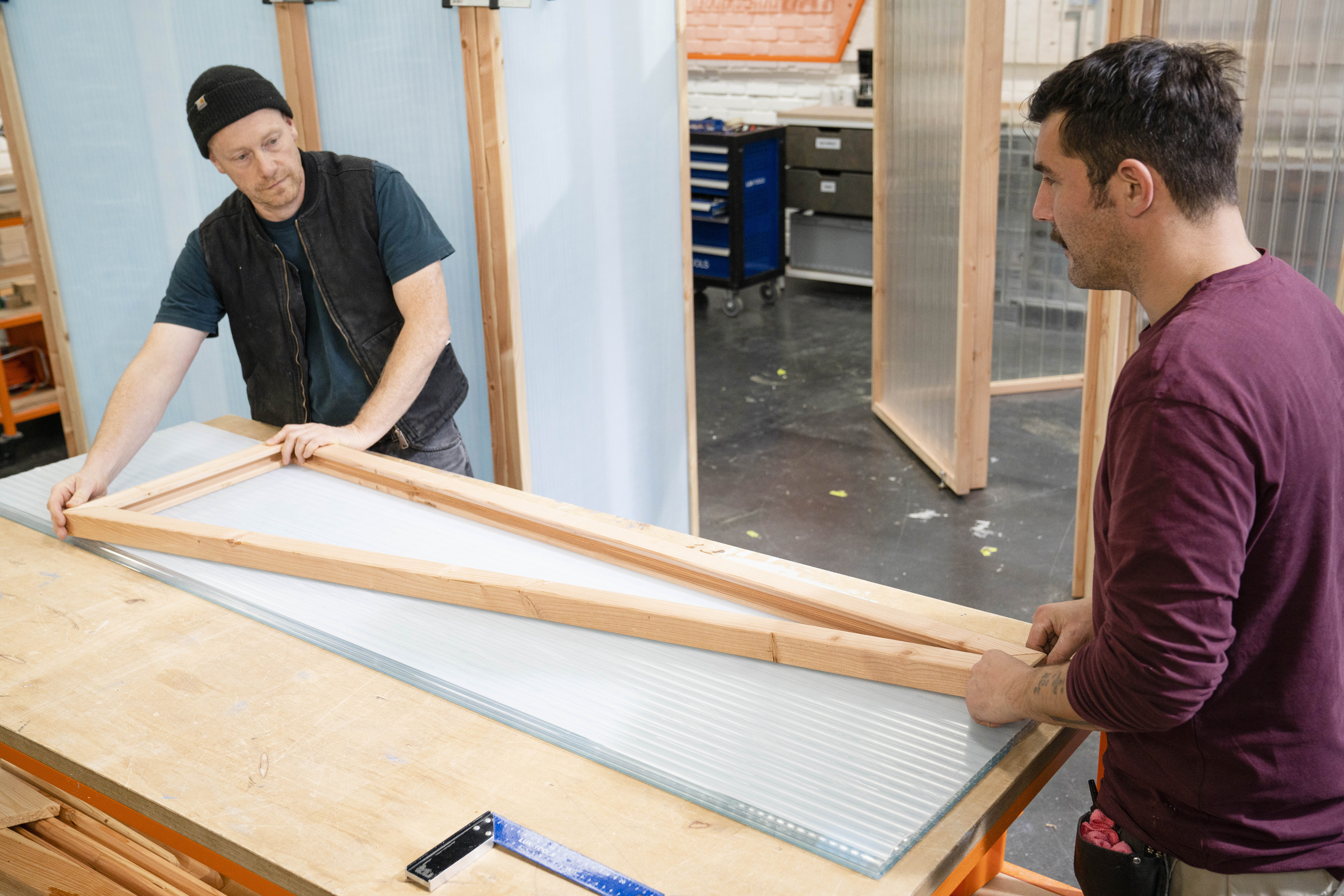 Beállítják a ferdetető lejtését.