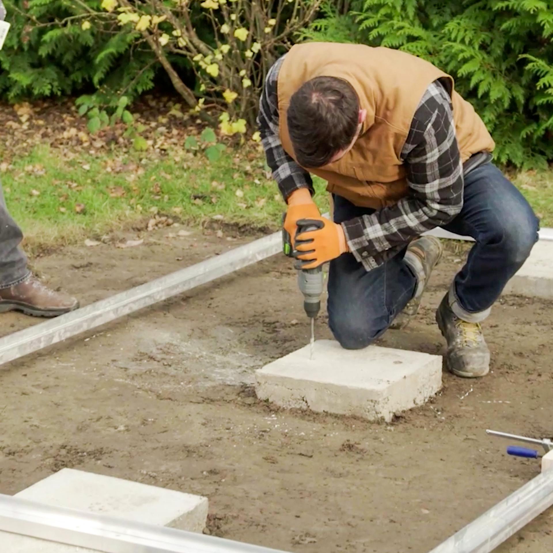 Fúrunk egy lyukat az alapba