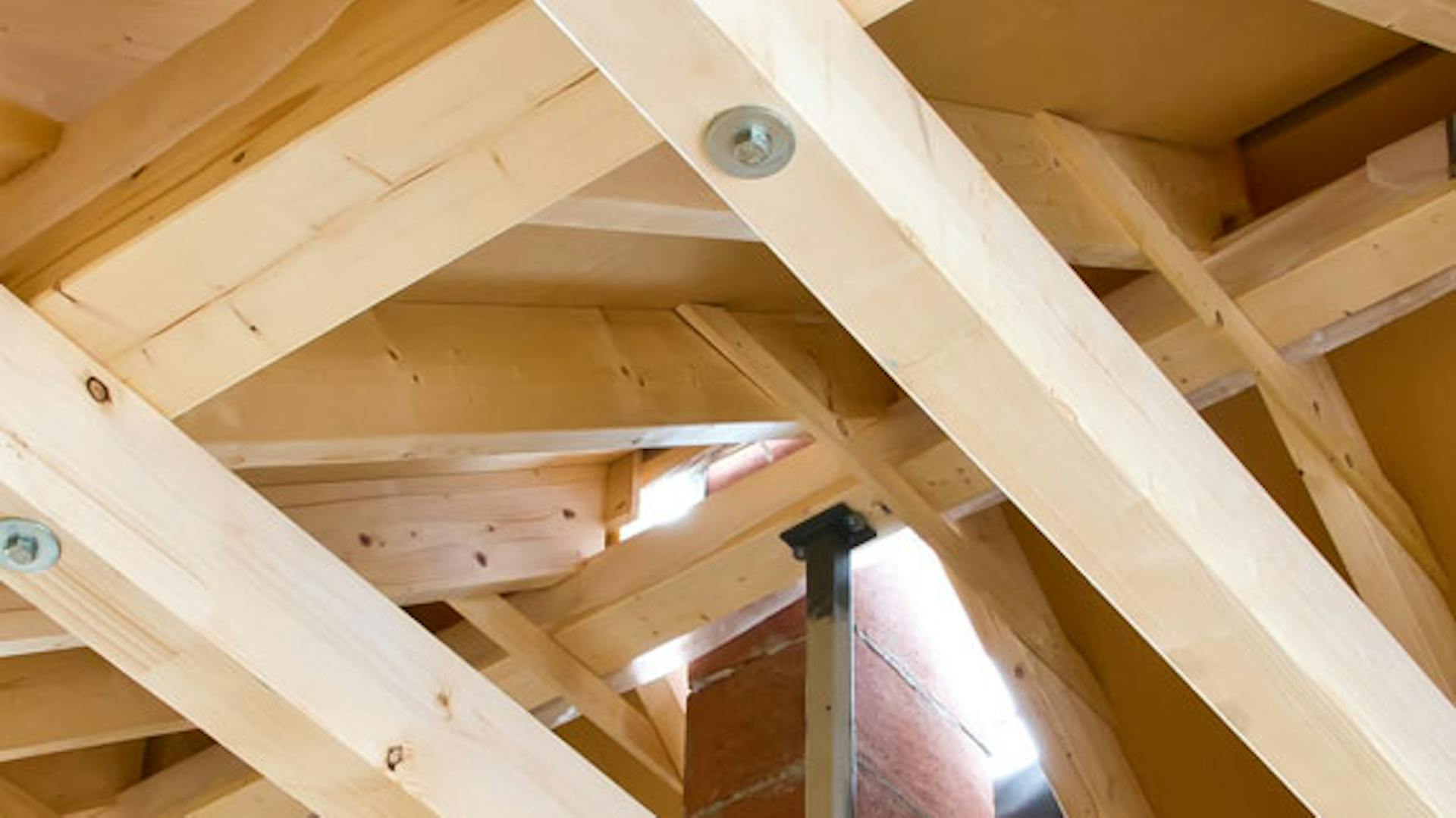 Strešný trám z dreva