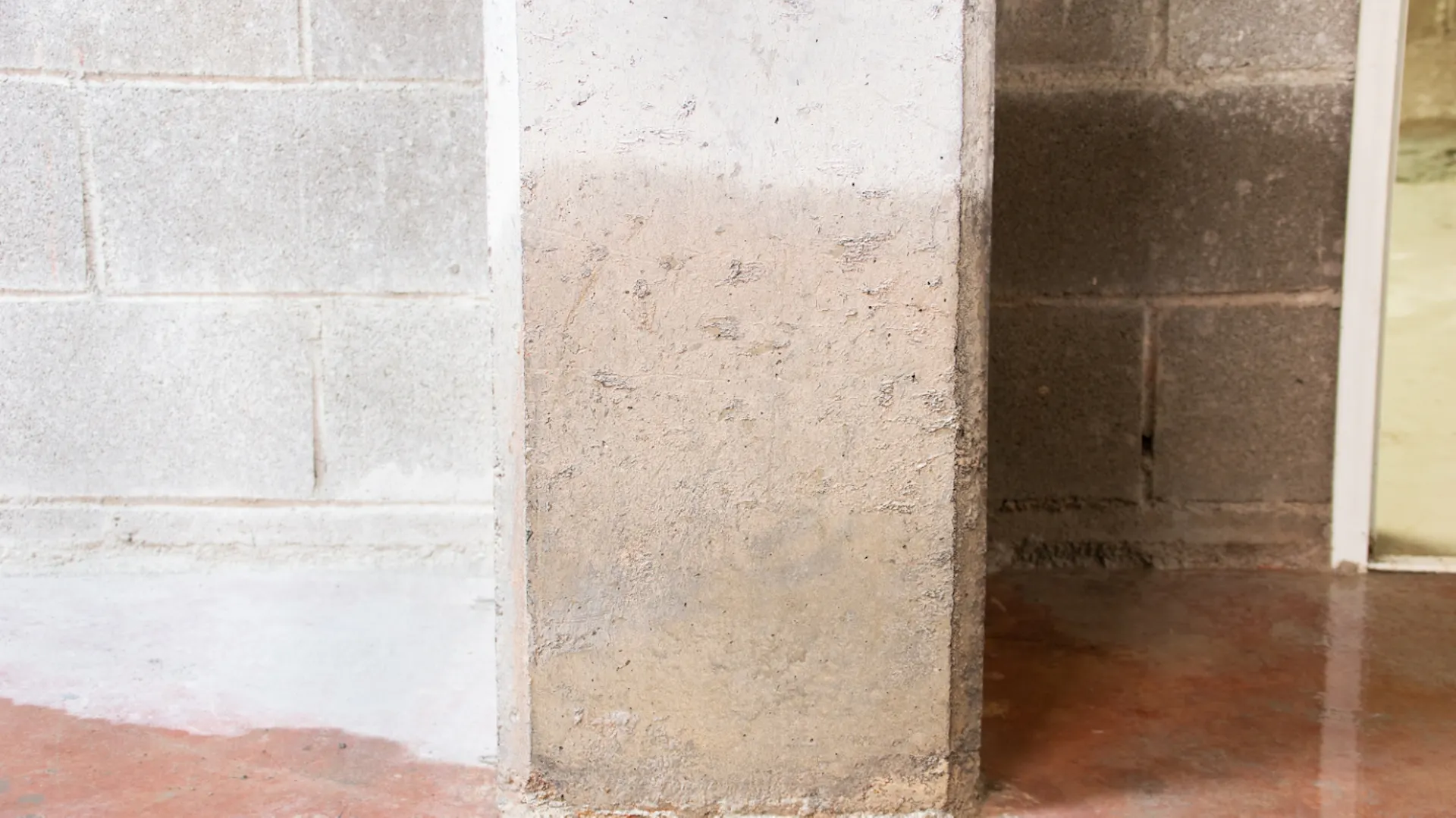 Feuchter Wandsockel im Keller