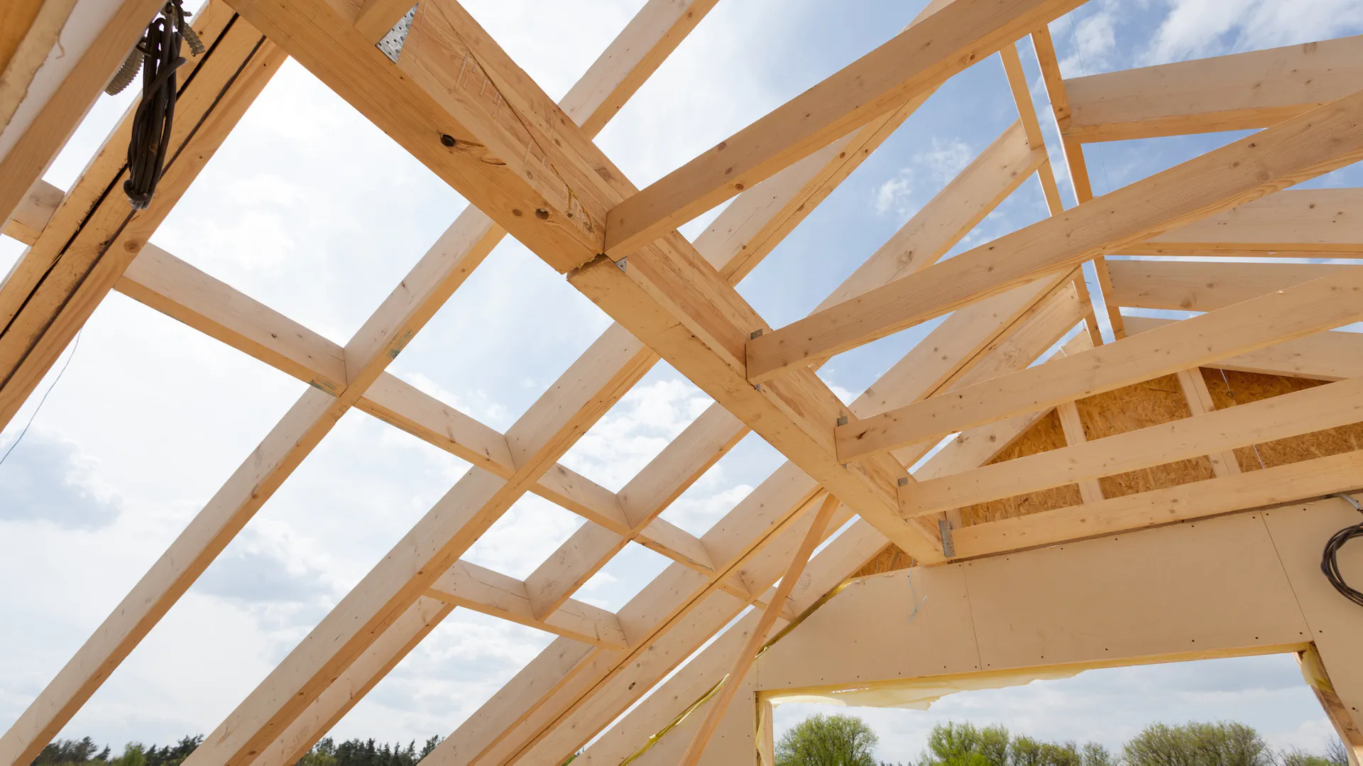 Holzkonstruktion beim Hausbau.