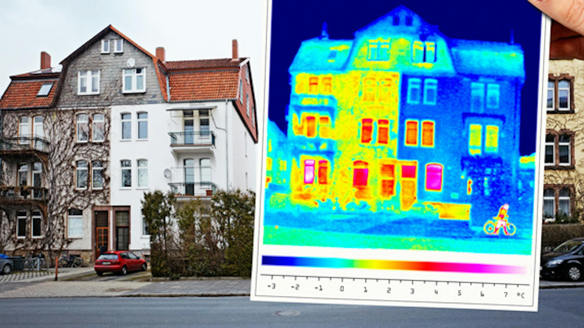 Wärmebild eines Doppelhauses zeigt Unterschied zwischen gedämmter und nicht gedämmter Seite.