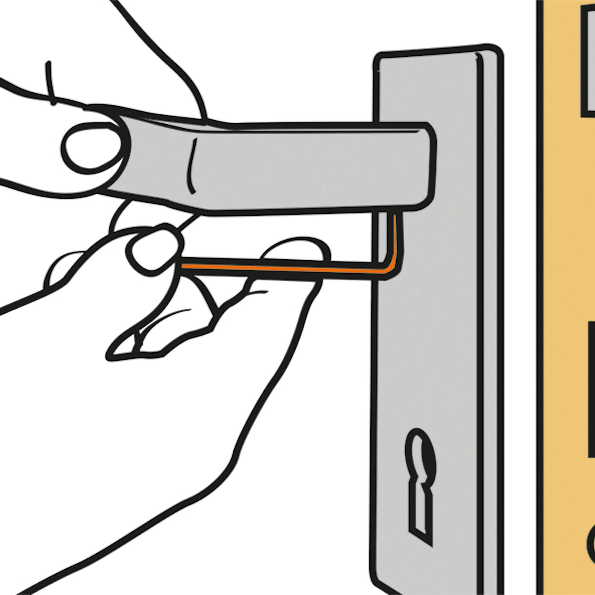 Védővasalatok felszerelése az új ajtózárra.