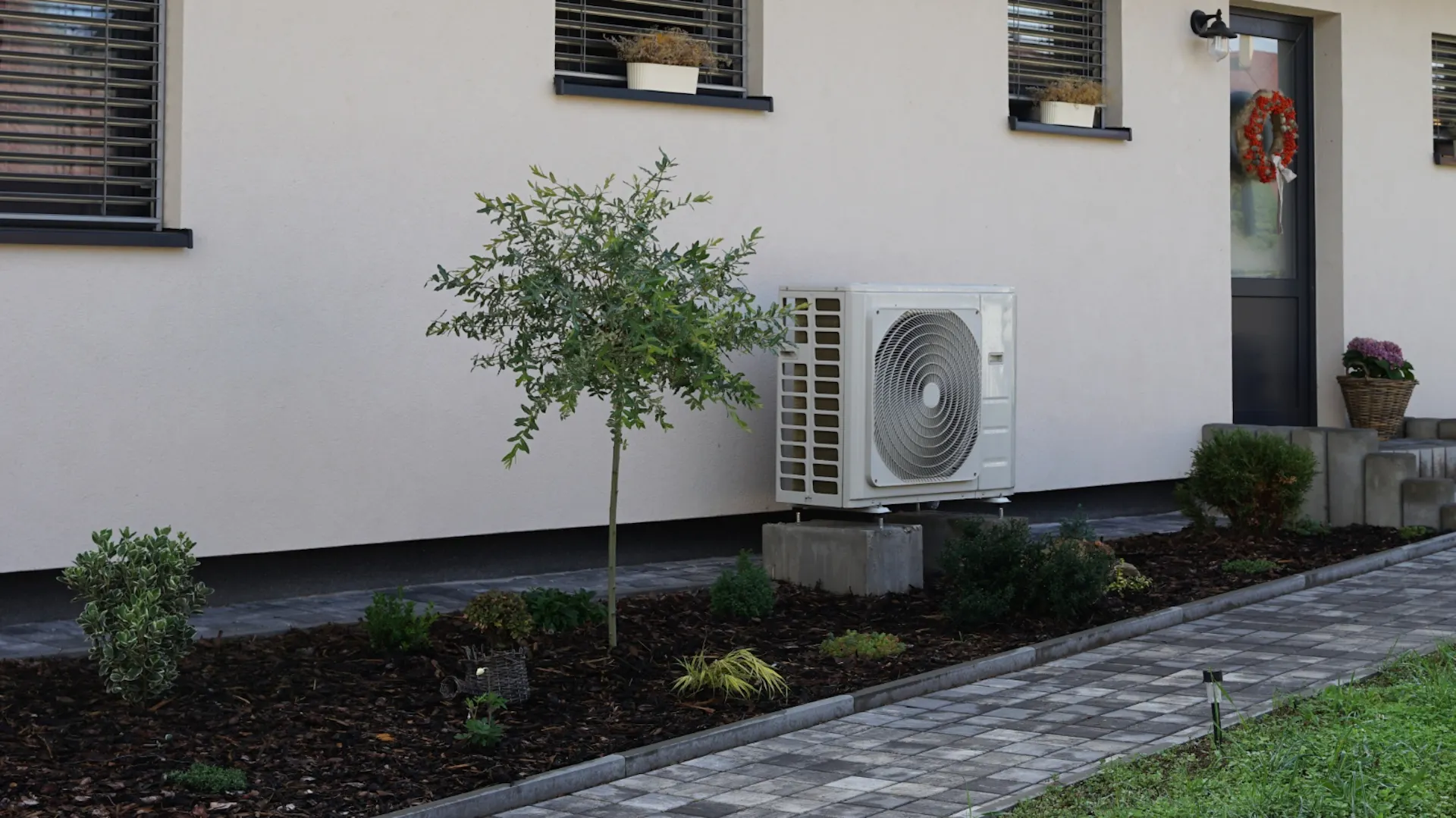 Wärmepumpe im Außenbereich