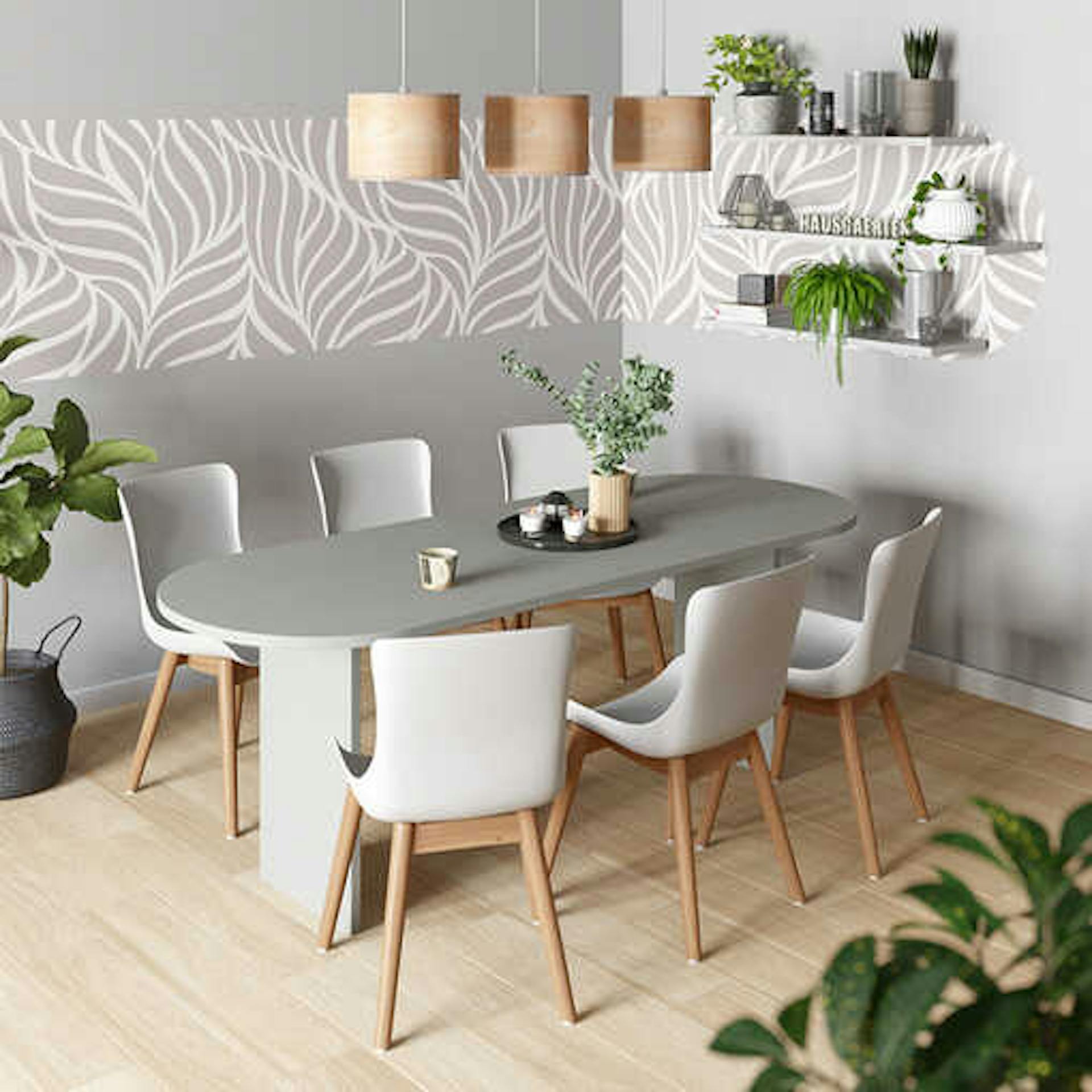 Ein Esszimmer in Grautönen mit einem ovalen Tisch und Stühlen im skandinavischen Stil.