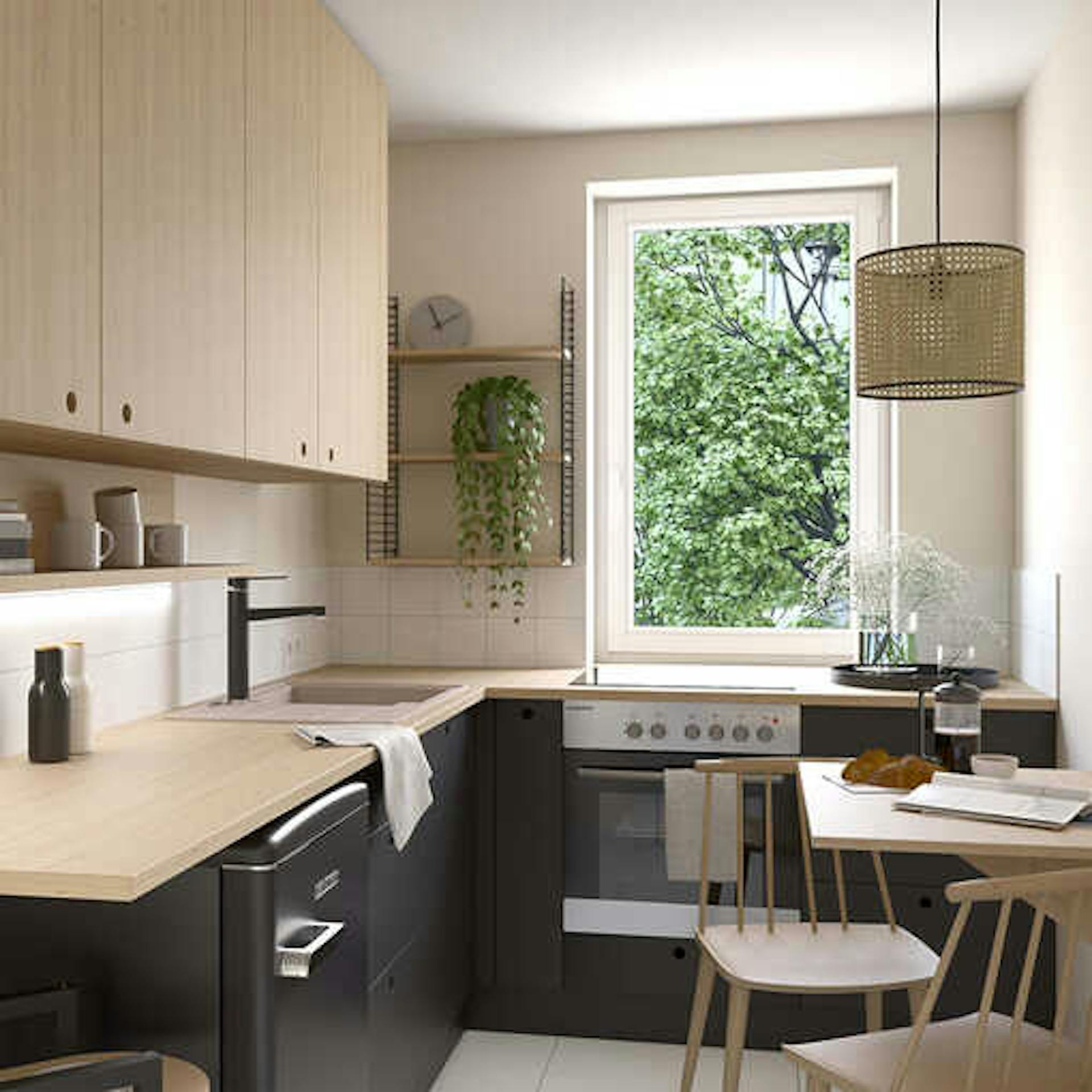 Küche mit schwarzen Unterschränken, eichenfarbener Arbeitsplatte und Hochschränken, sowie einem einklappbaren Küchentisch.