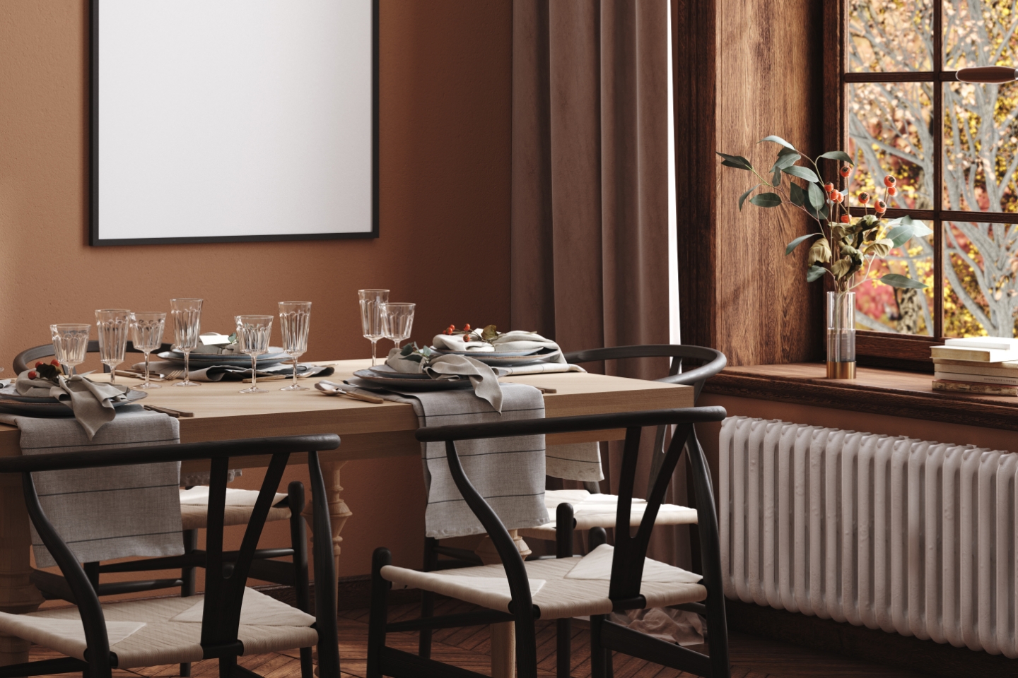 Megterített étkezőasztal, barna fal és dekoráció