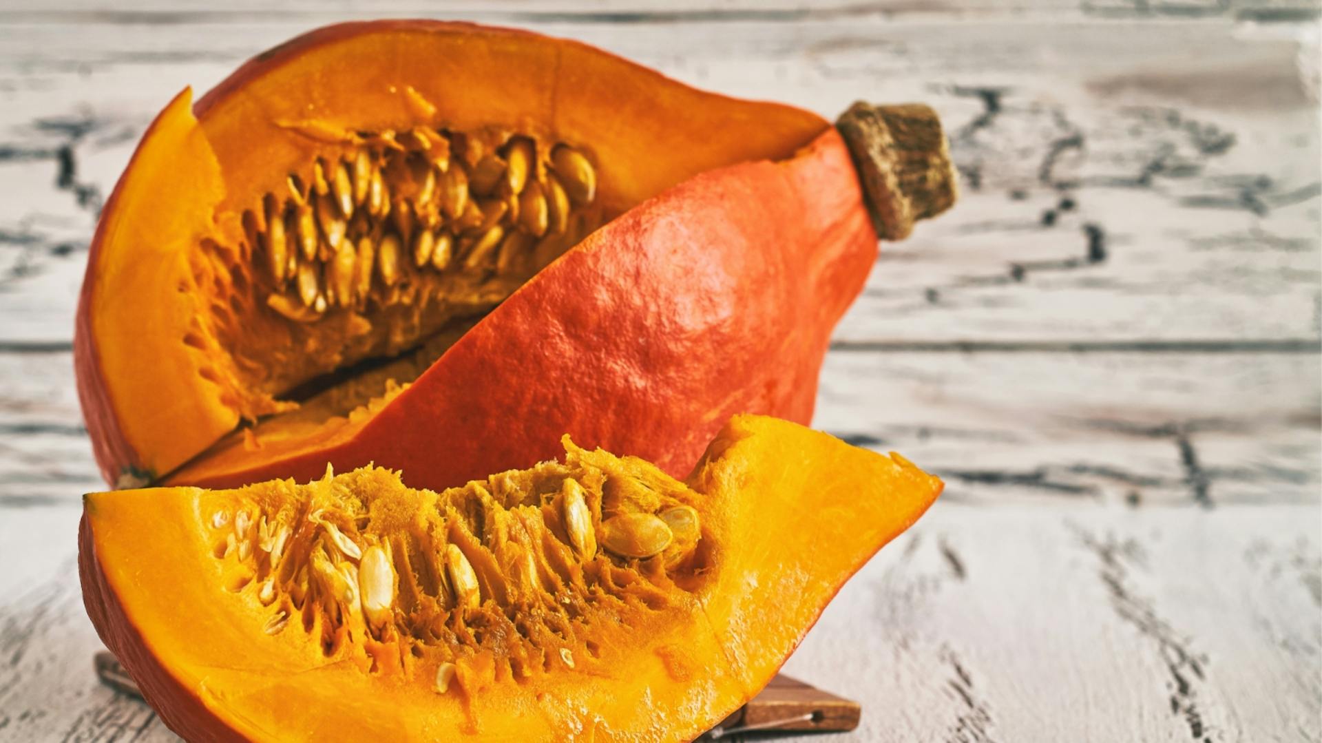 Geviertelter Hokkaido-Kürbis