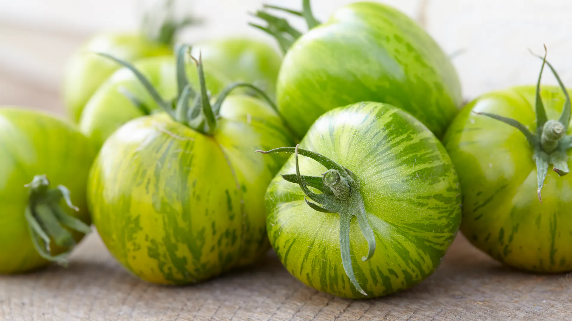Grüne Tomaten der Sorte "Green Zebra"