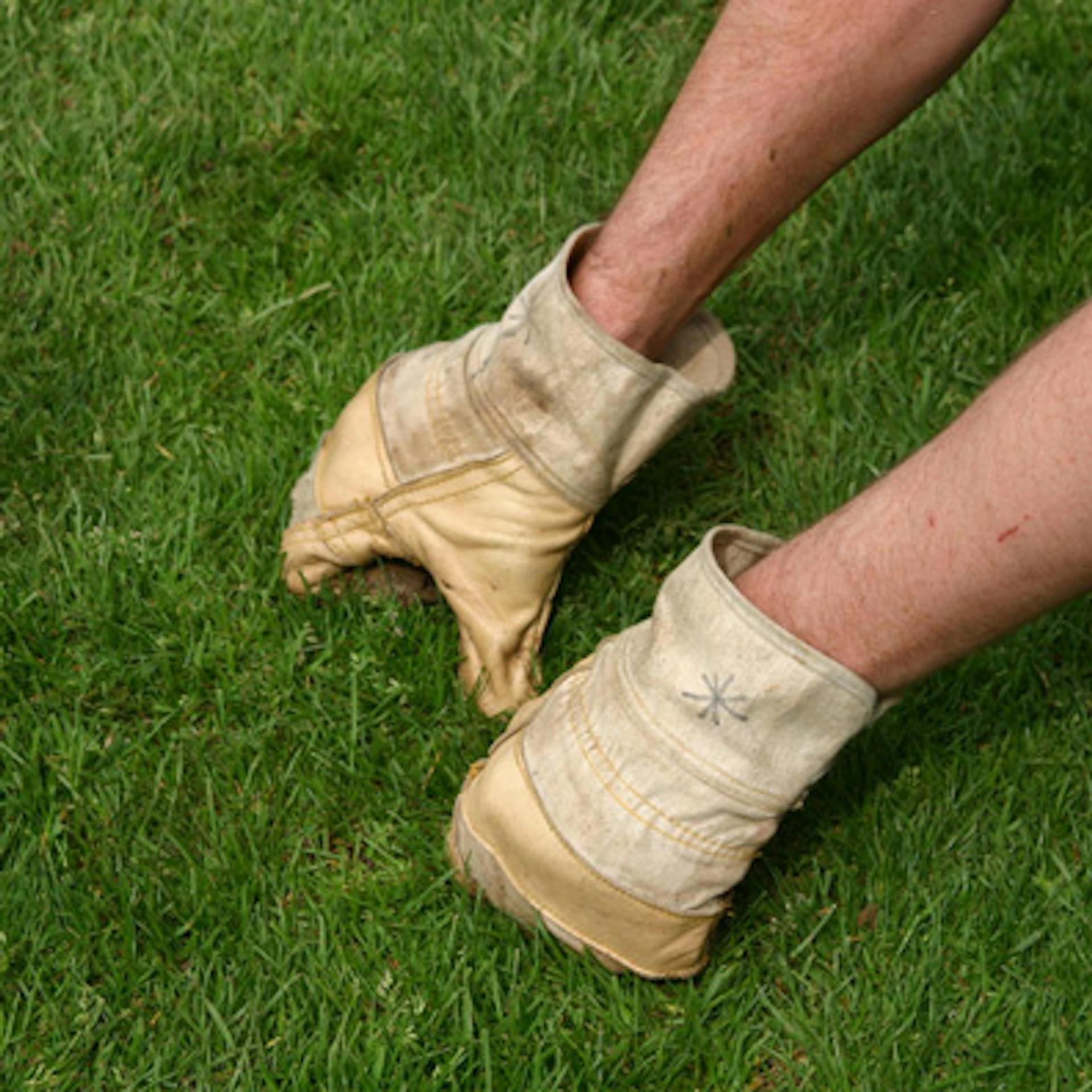 Egymásra nyomkodják a gyepszőnyeg illesztéseit